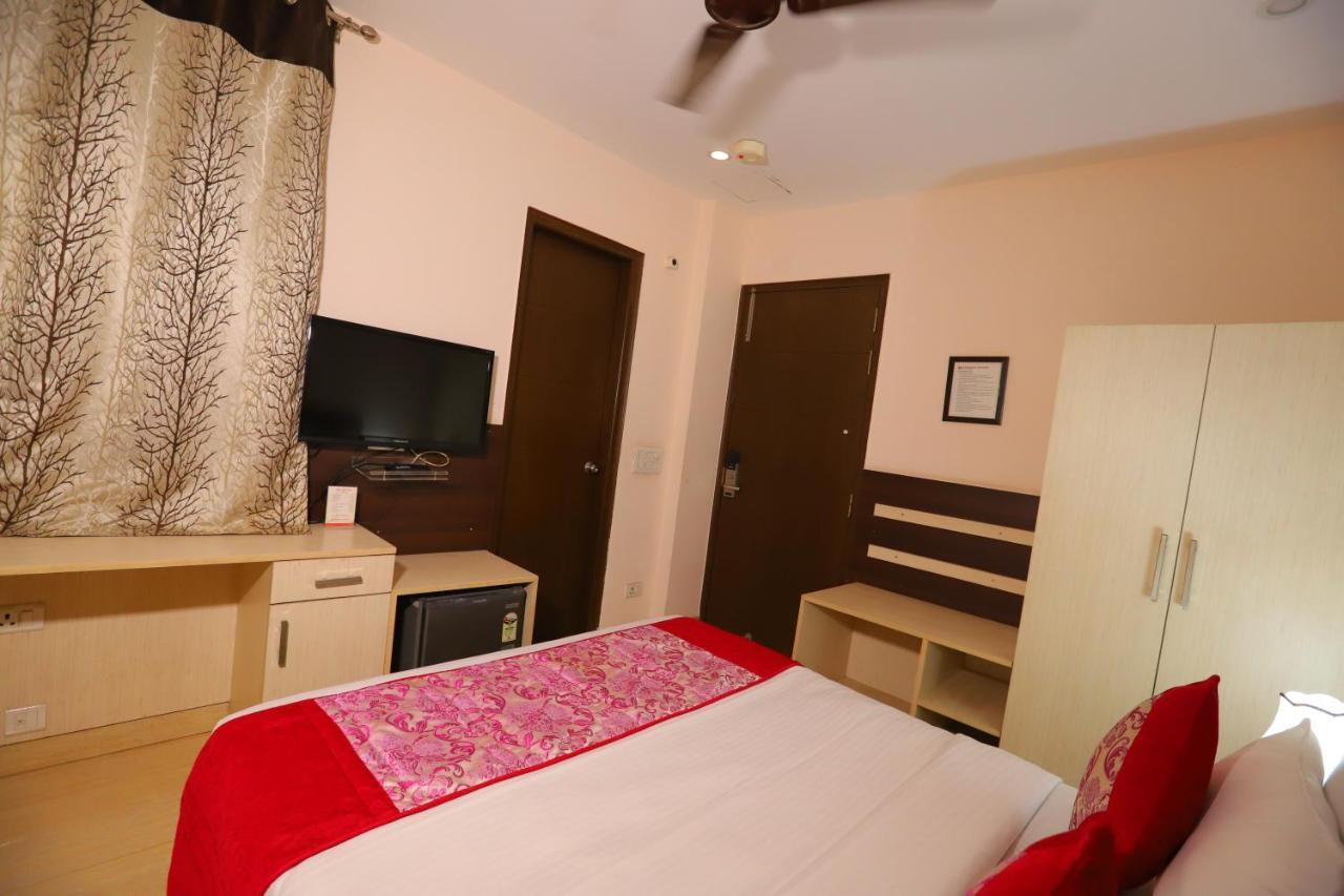 Hotel Nirvana Suits By Qotel Jasola - Near Apollo Hospital In New Delhi