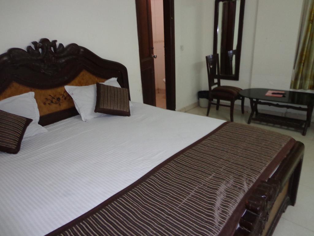 Hotel R S International @ Paharganj Hotel New Delhi