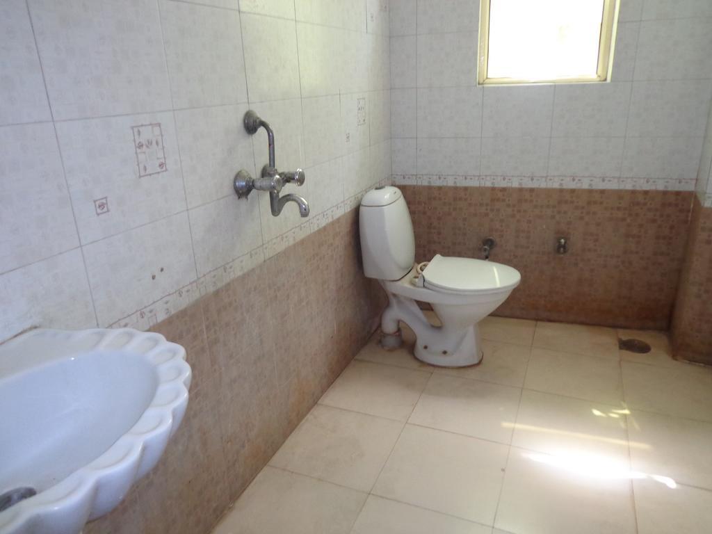 Hotel R S International @ Paharganj New Delhi