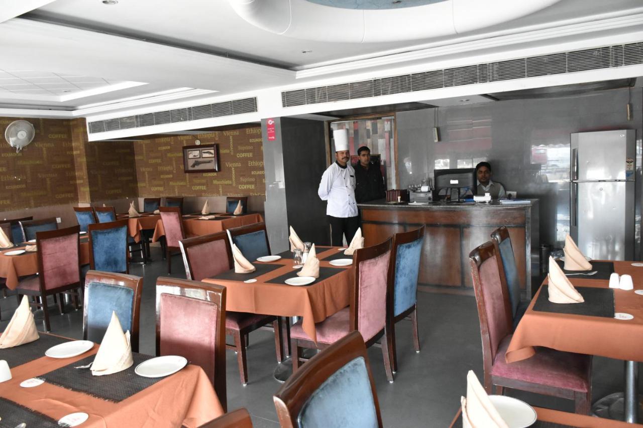 Hotel Lohias Delhi Airport
