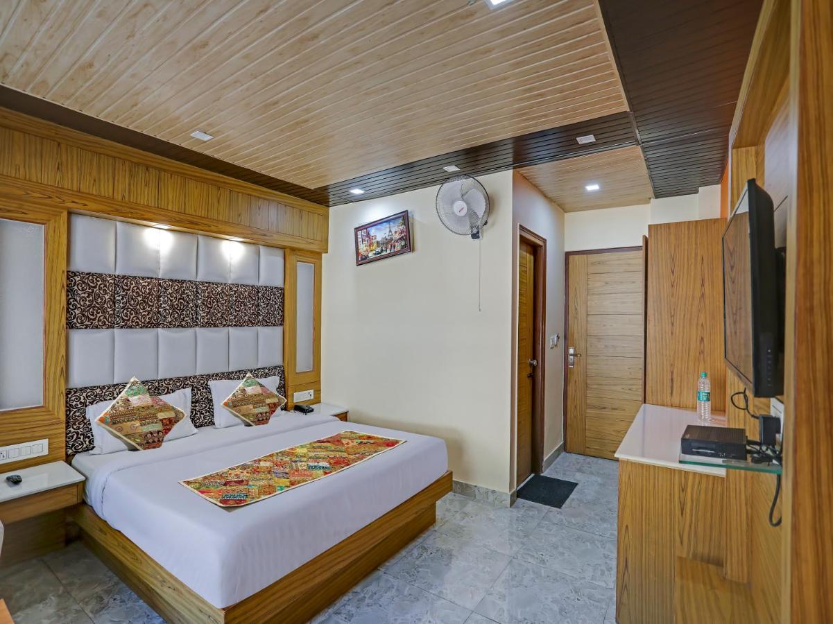 Jai Deluxe- Paharganj Railway Station Hotel