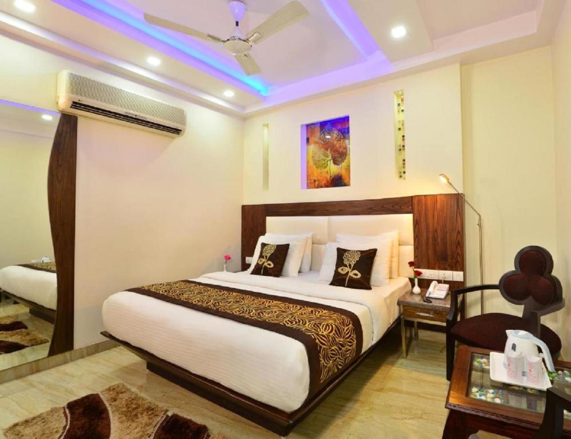 Hotel Orange Snapper Couple Friendly At Near Tilak Nagar Hotel 3*