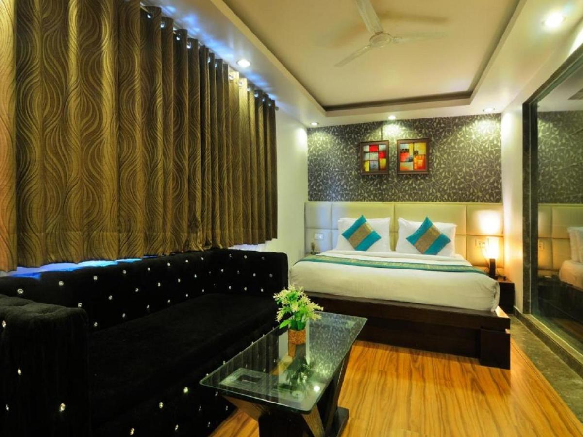 Hotel Orange Snapper Couple Friendly At Near Tilak Nagar Hotel
