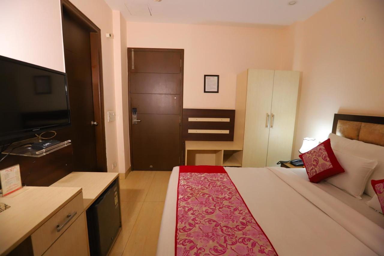 Nirvana Suits By Qotel Jasola - Near Apollo Hospital In Hotel New Delhi