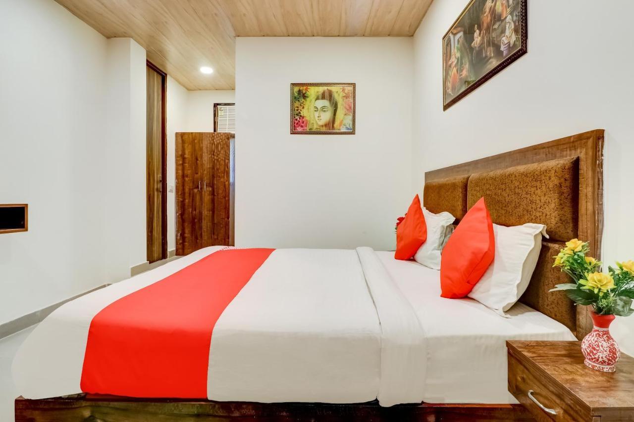 Hotel Oyo Ramada Near Dashrath Puri Metro Station