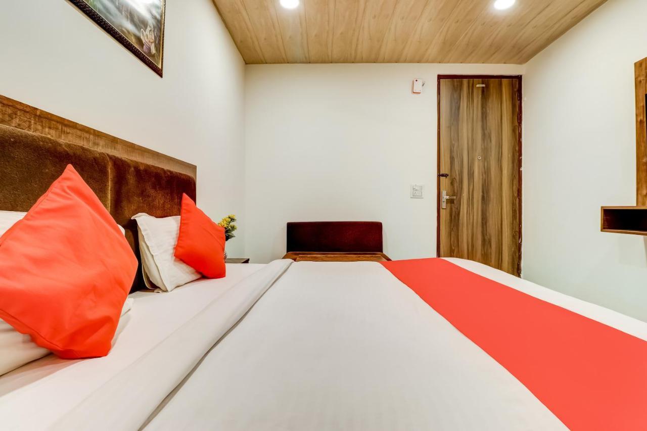 Oyo Ramada Near Dashrath Puri Metro Station 3*