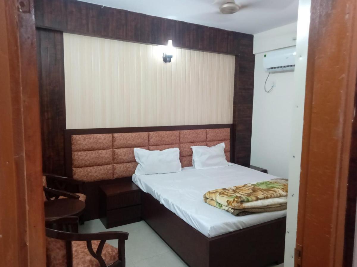 Apartment Dwarka19 *