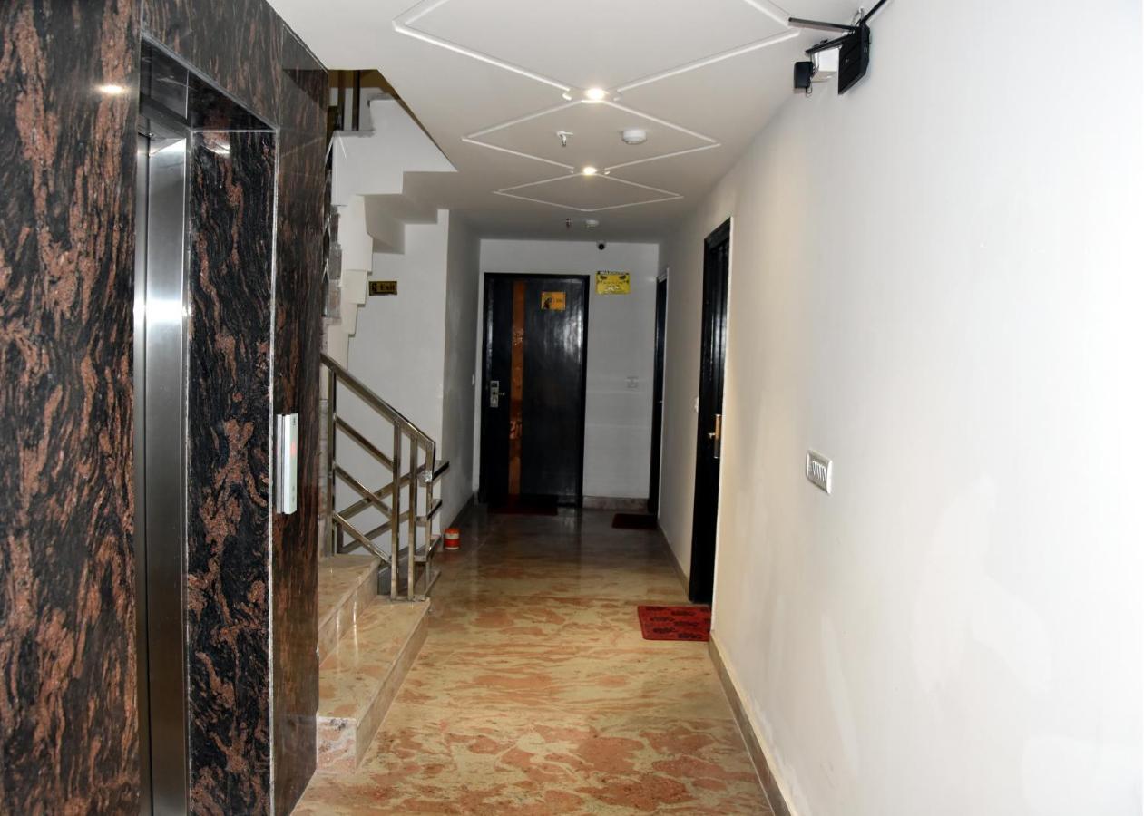 Anand Empire Near Railway Station 4*