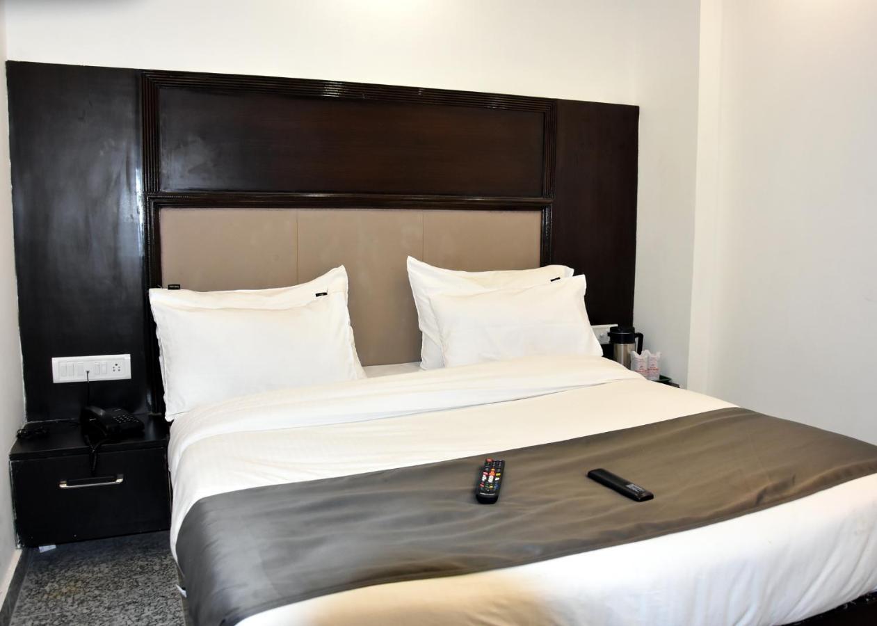 Anand Empire Near Railway Station 4*