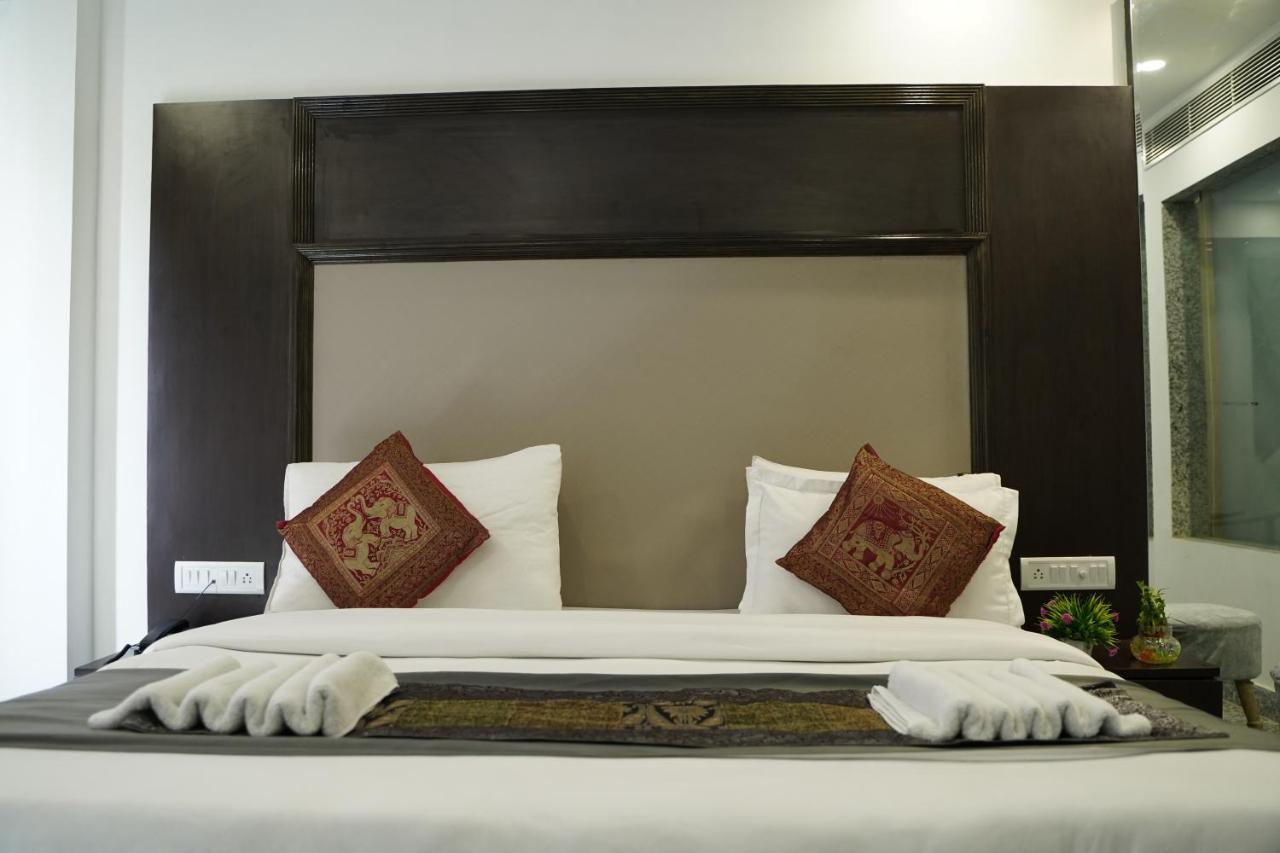 Hotel Anand Empire Near Railway Station 4*