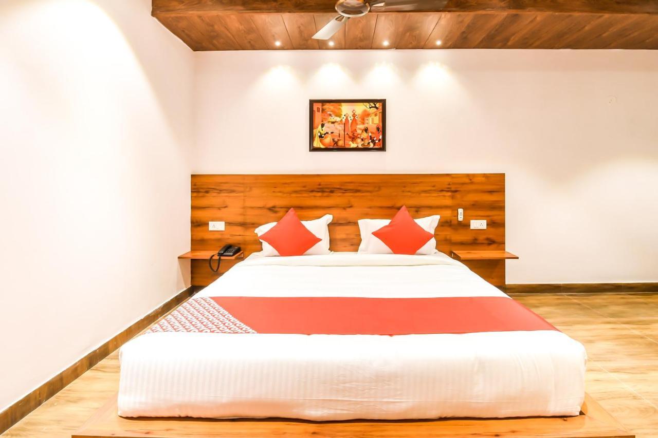 Capital O 19133 Oak Tree Hotel New Delhi