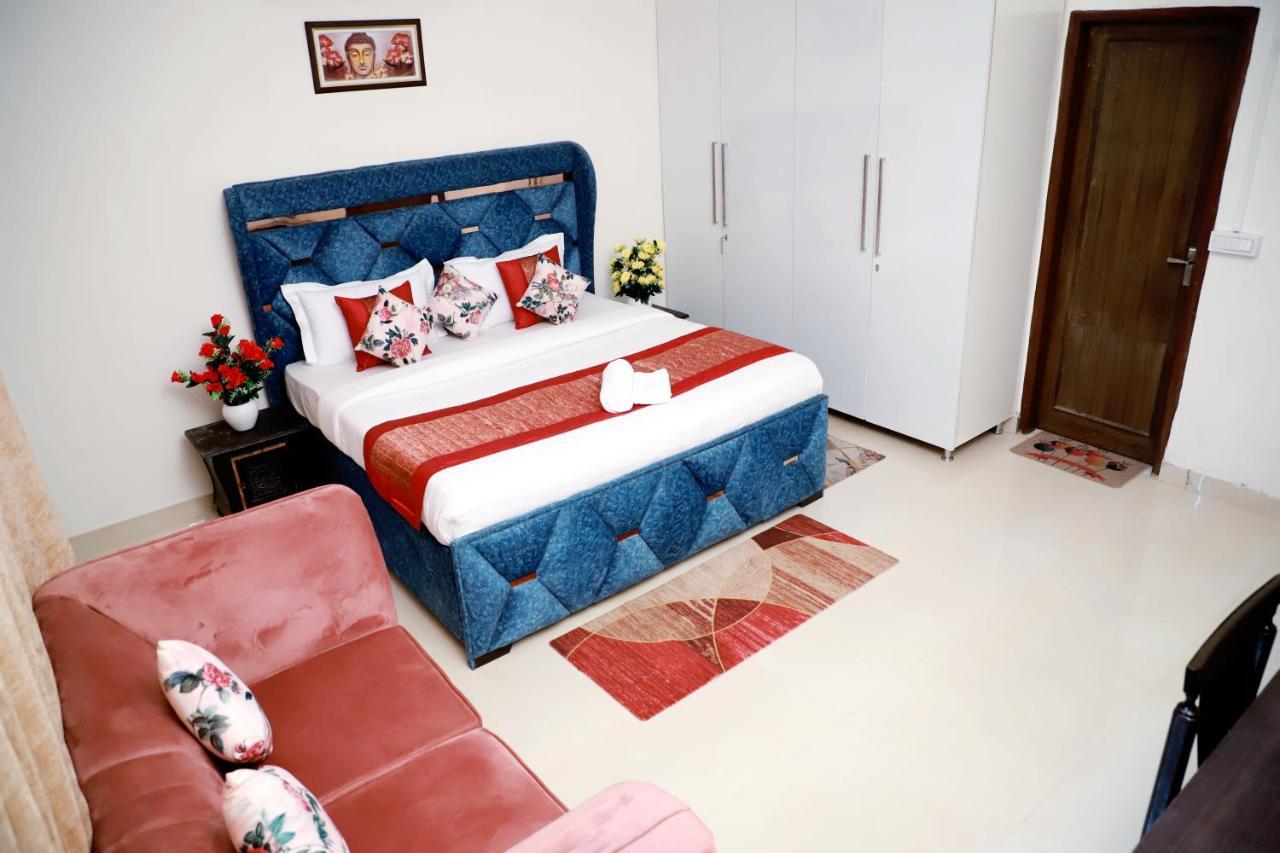 Fortune Service 3bhk,e-28, Saket 2b Apartment *