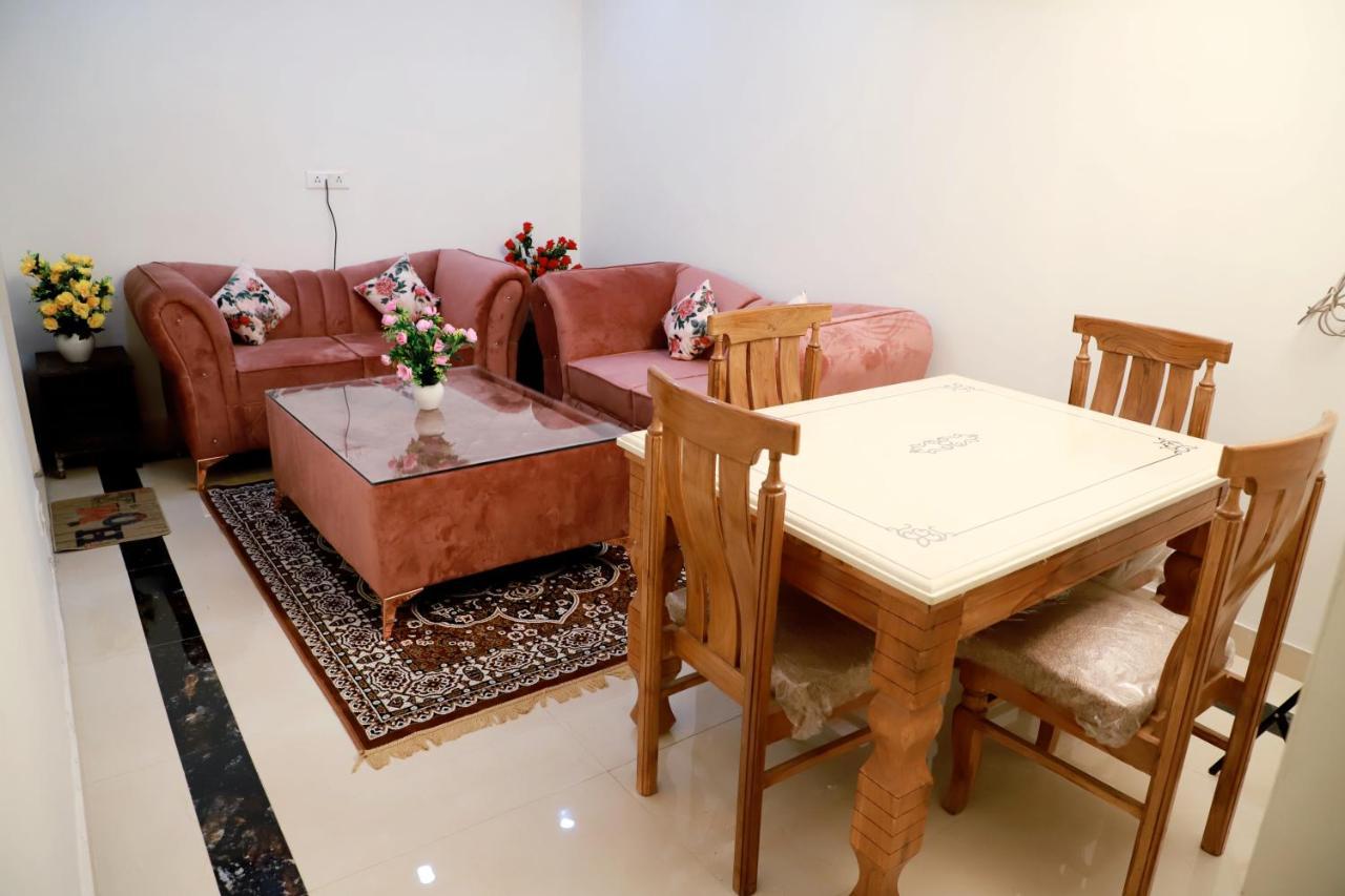Fortune Service 3bhk,e-28, Saket 2b Apartment *