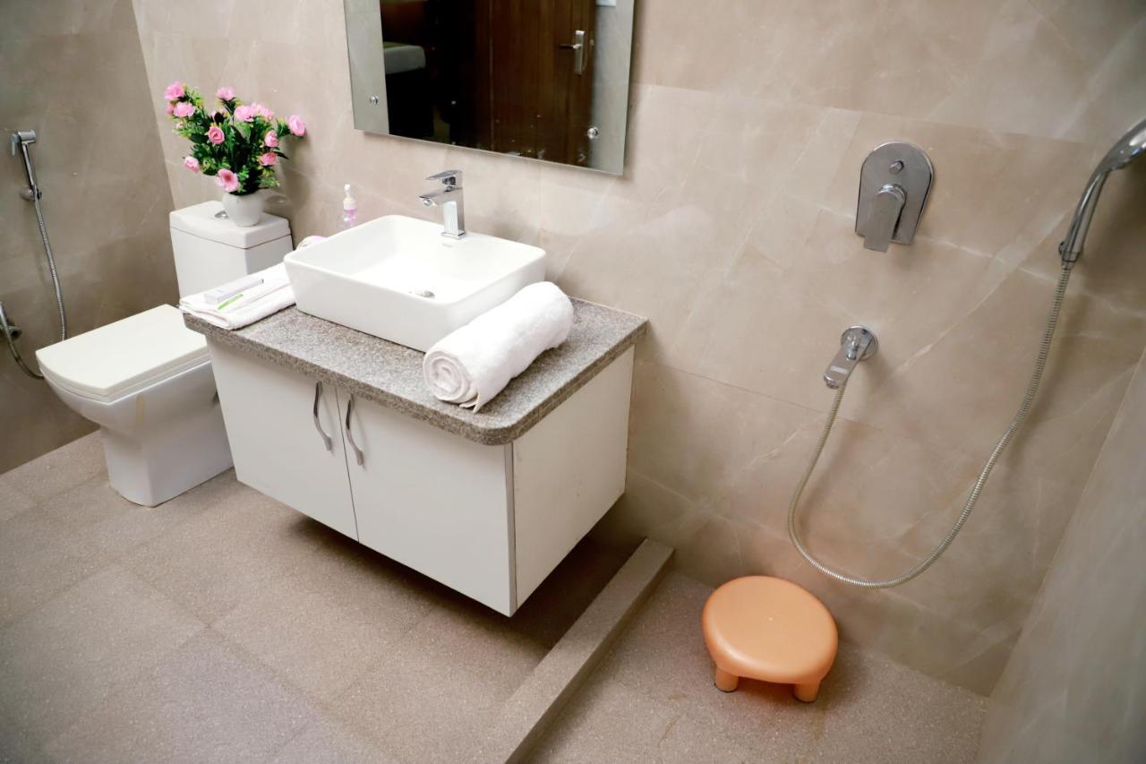 Apartment Fortune Service 3bhk,e-28, Saket 2b New Delhi