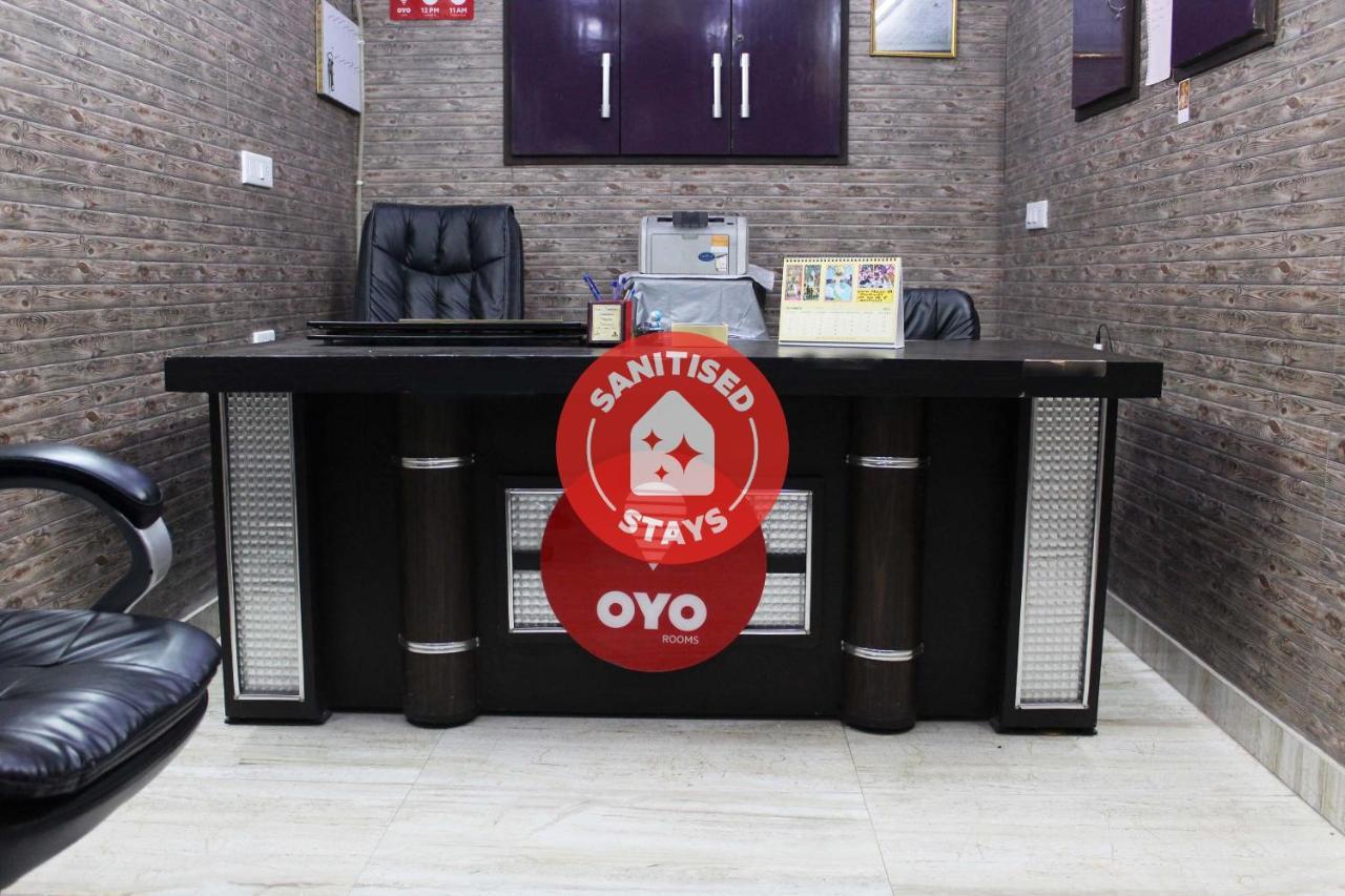 Oyo Prachi Near Gtb Nagar Metro Station Hotel New Delhi