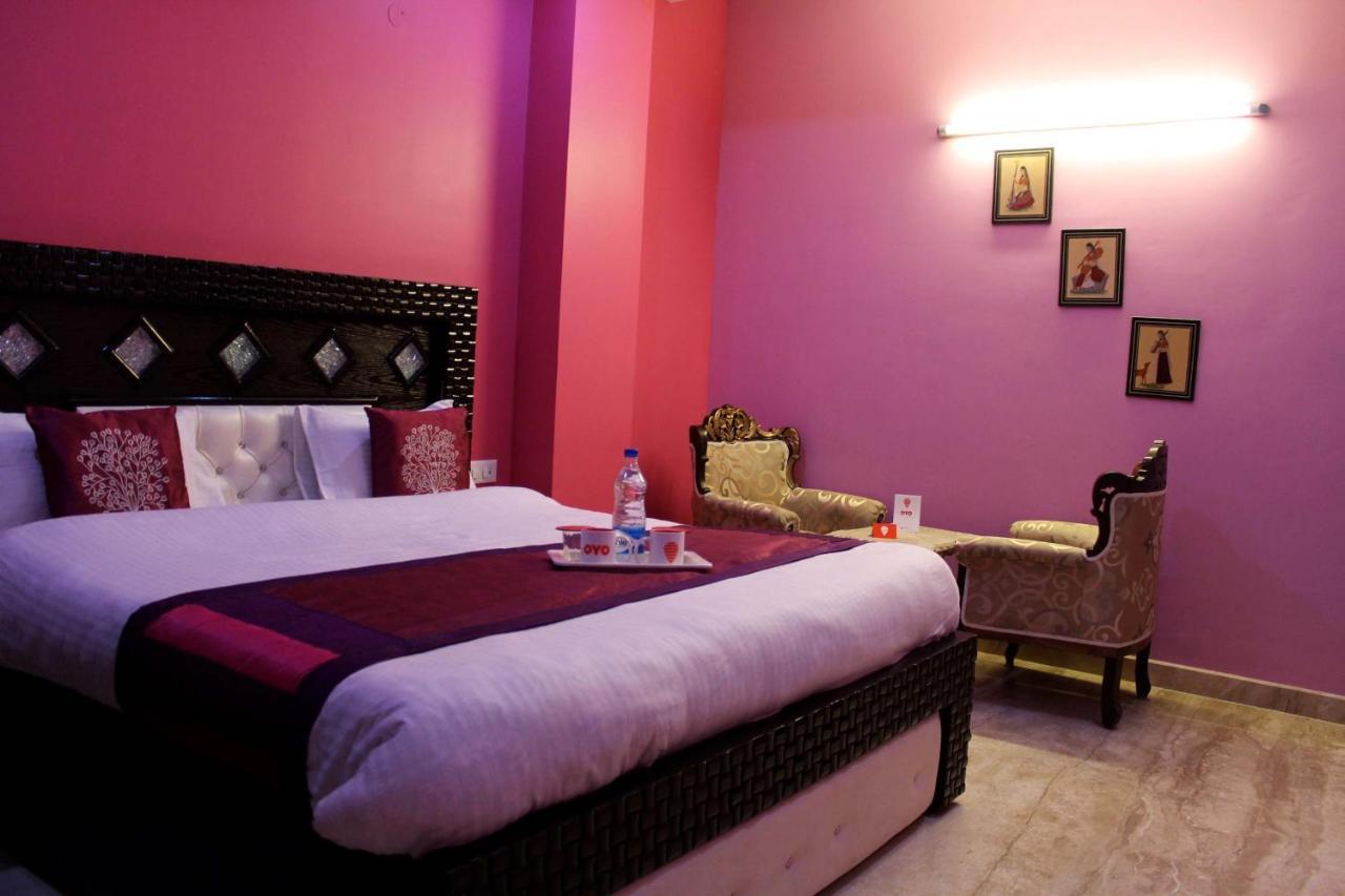 Hotel Oyo Prachi Near Gtb Nagar Metro Station New Delhi