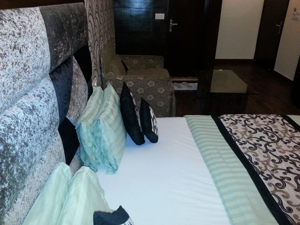 Vanson - Near Connaught Place 3*
