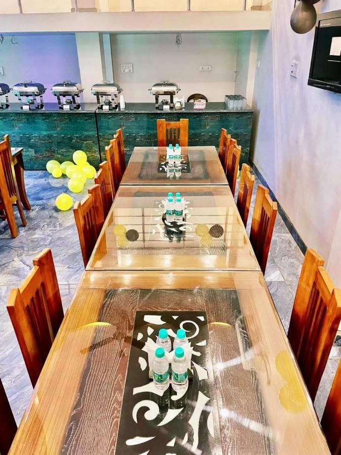 Hotel Gracious By Vishesh & New Delhi