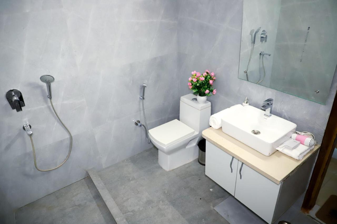 Fortune Service 3bhk,e-28, Saket 2b Apartment