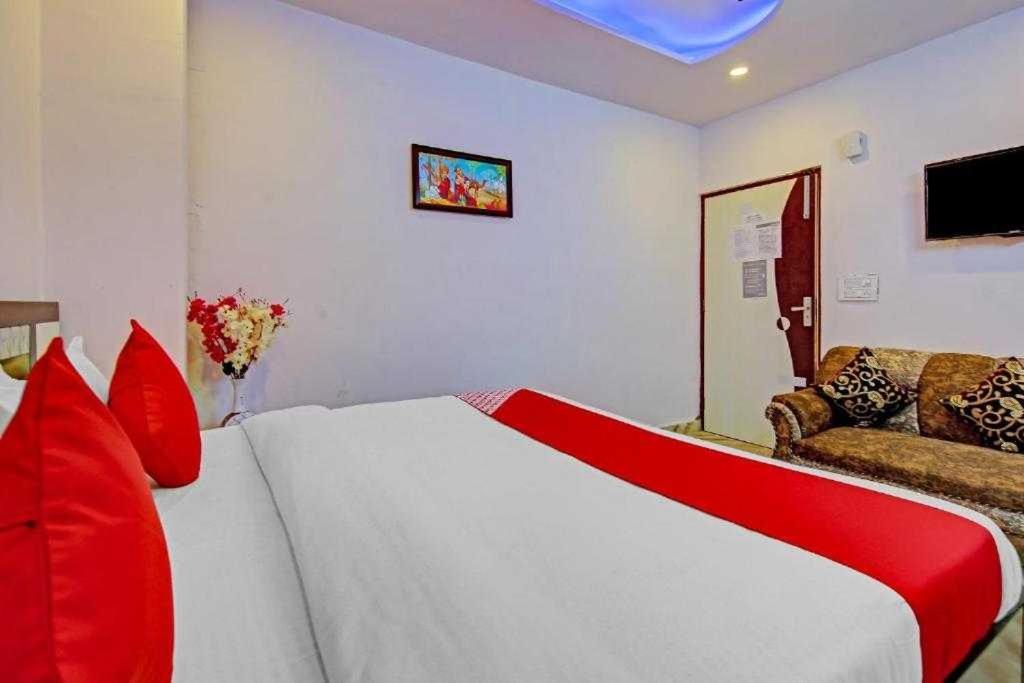 Oyo Magnet Residency Near Nangli Metro Station Hotel 3*