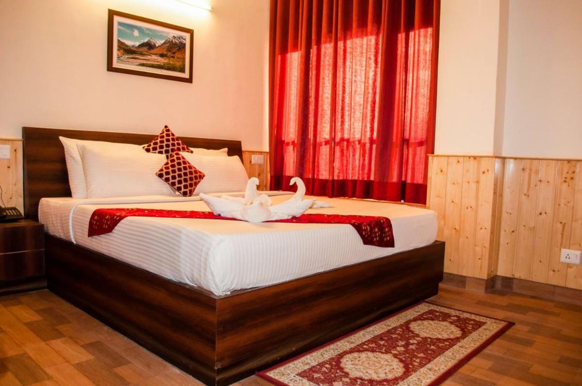 Suites Admiral Delhi Airport *