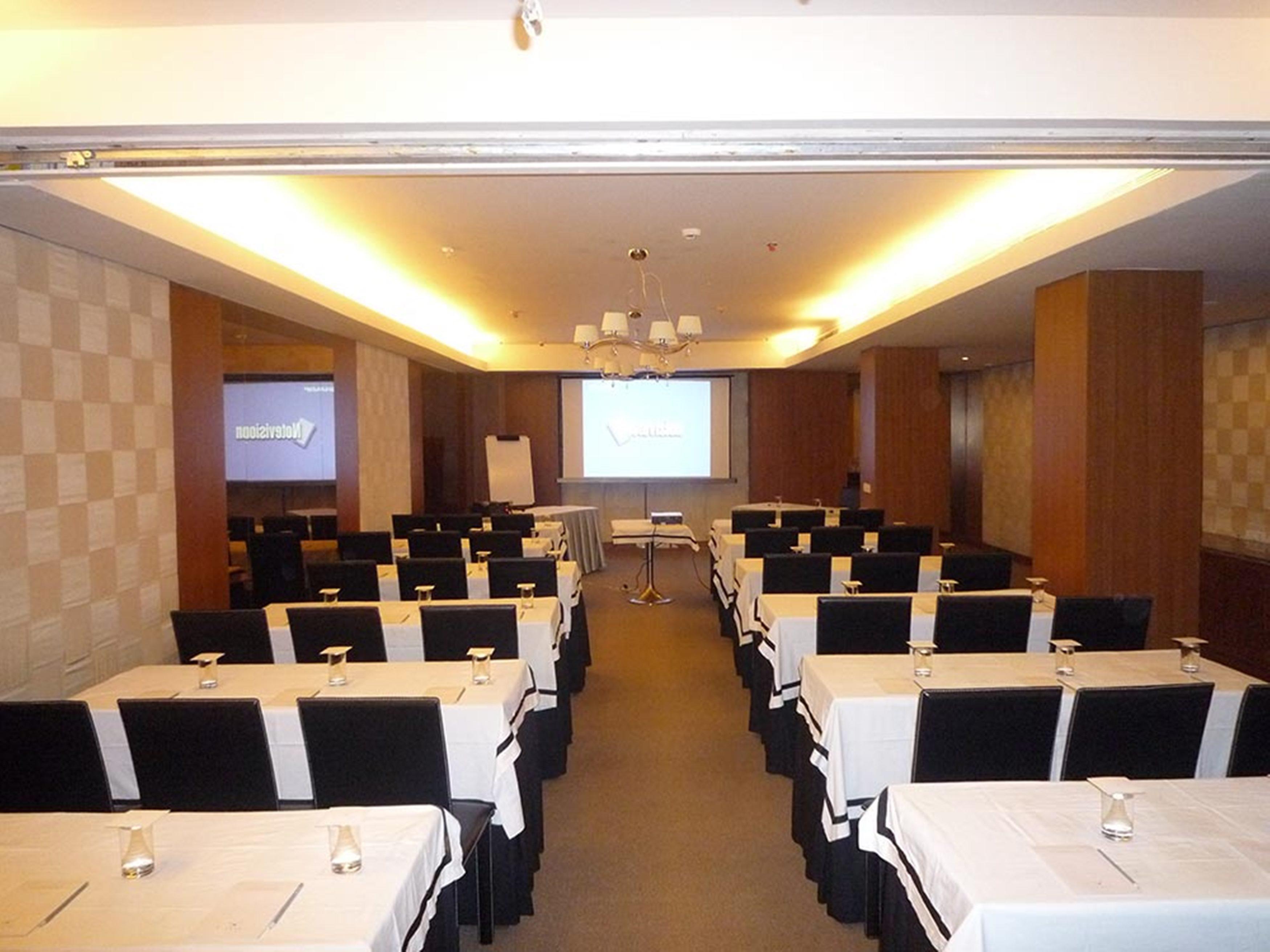 Udman Panchshila Park Hotel 4*