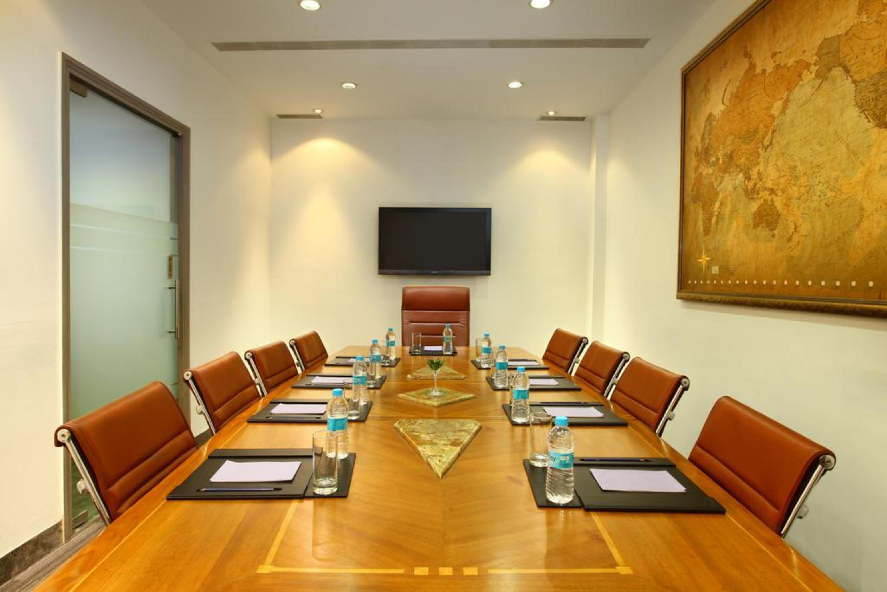 The Ashtan Sarovar Portico 4*