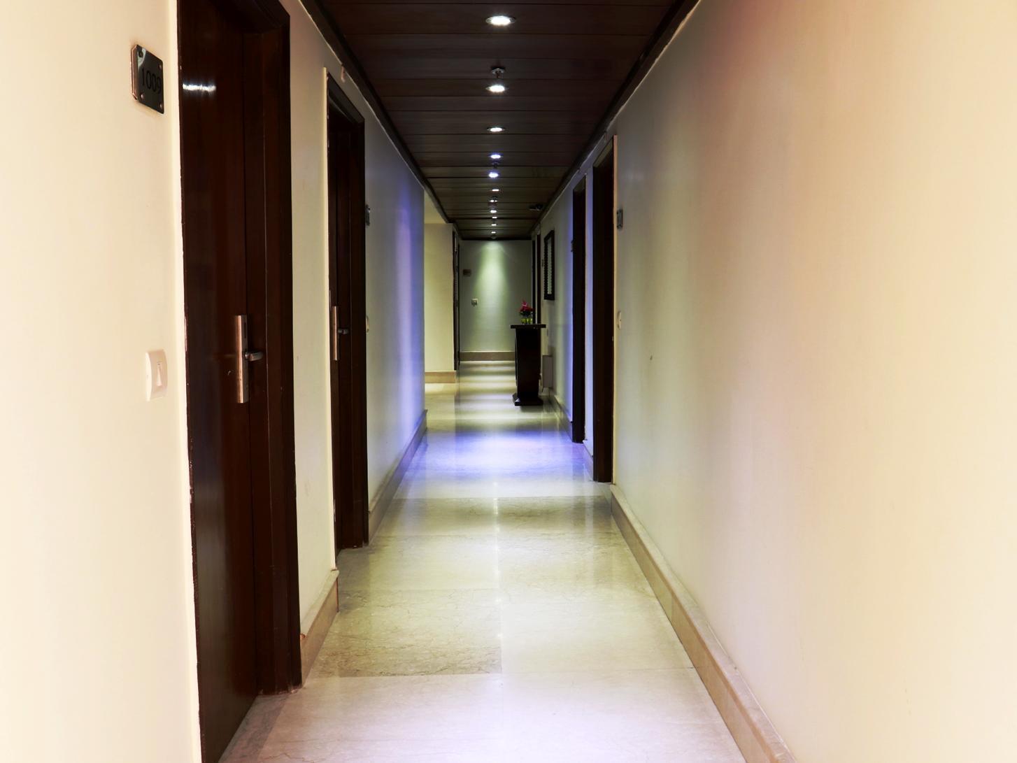 Oyo Townhouse 537 Regent Intercontinental Hotel