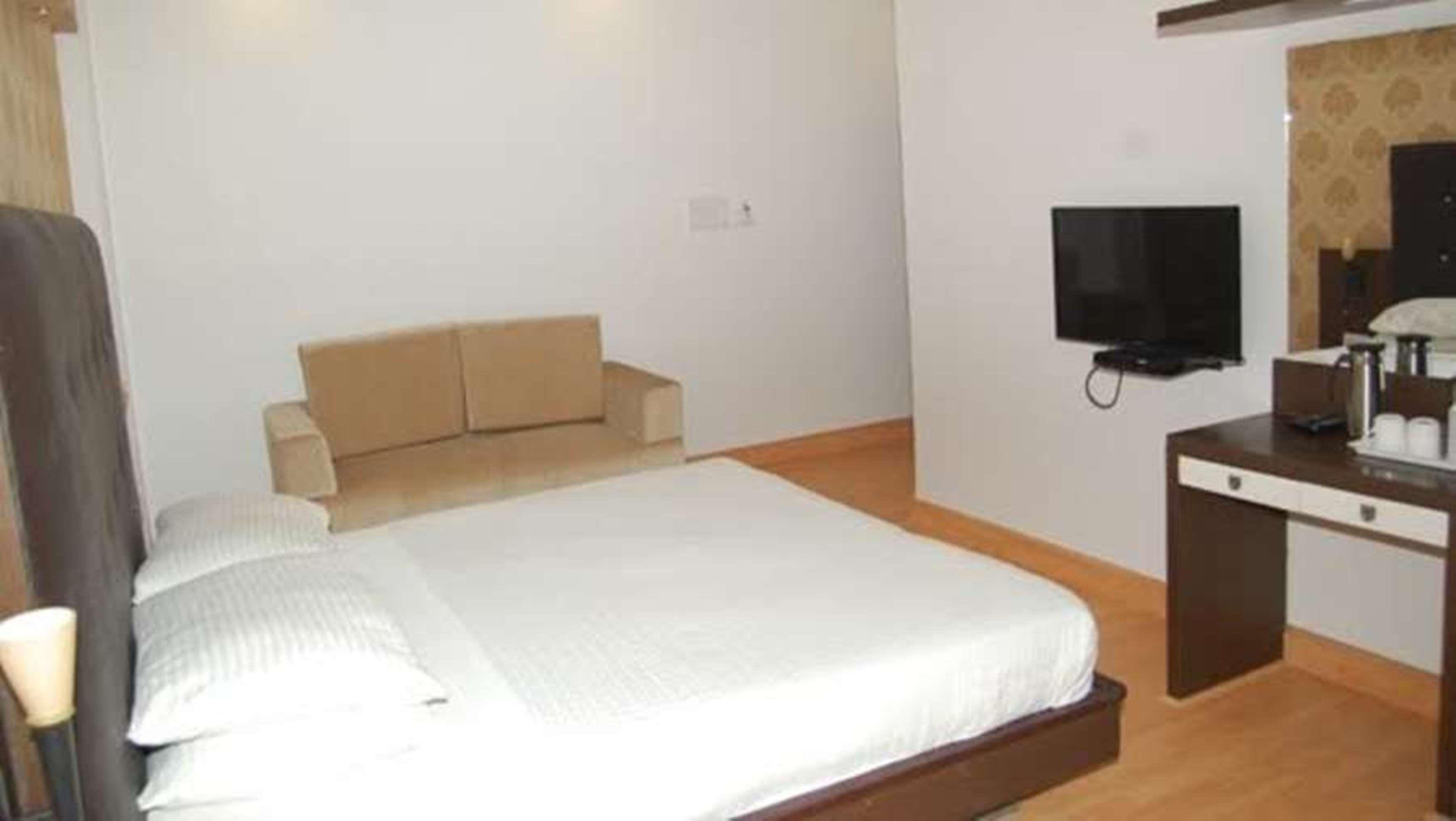 Surya International Hotel 3*