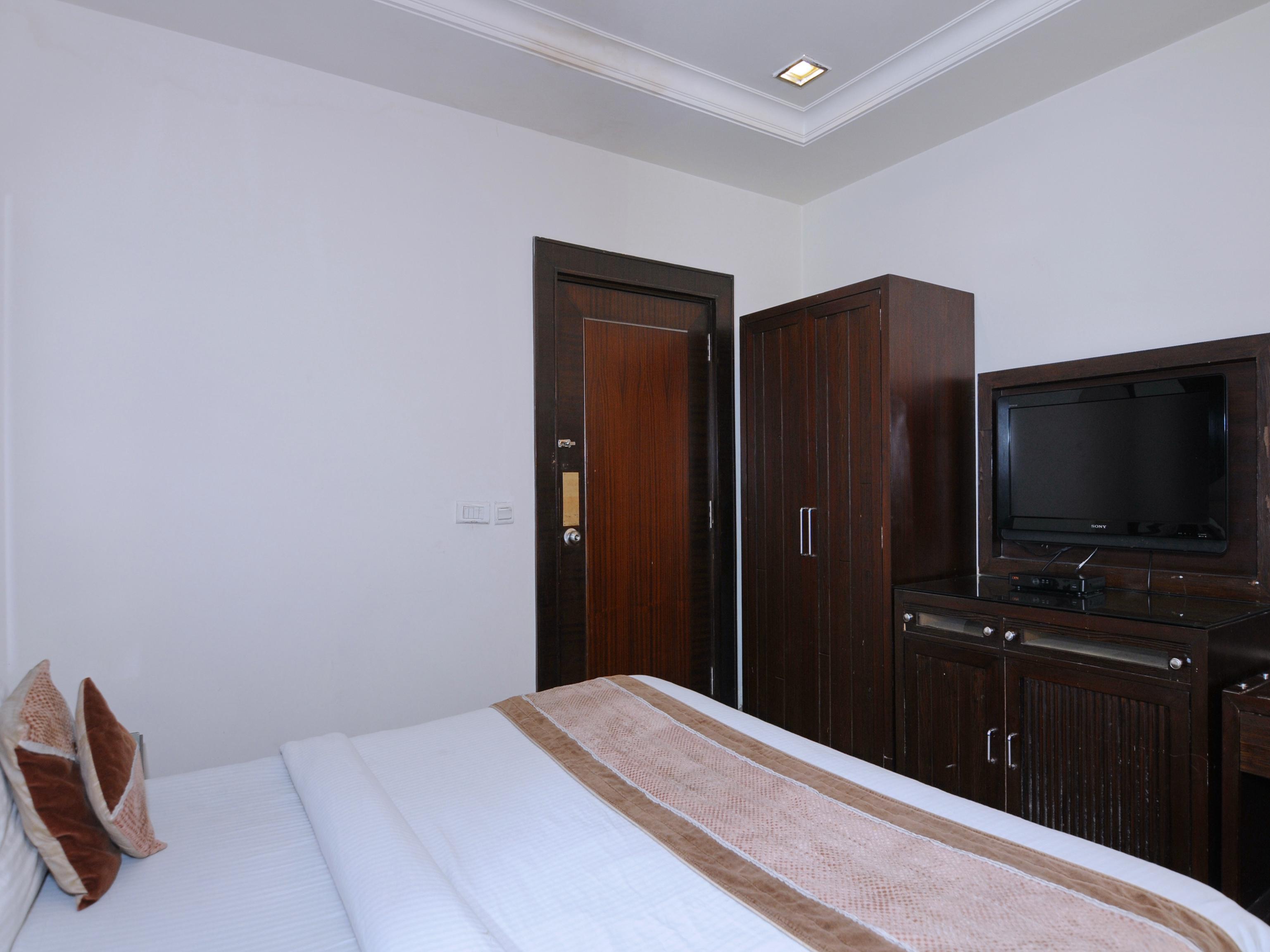 Oyo 6845 The Grand