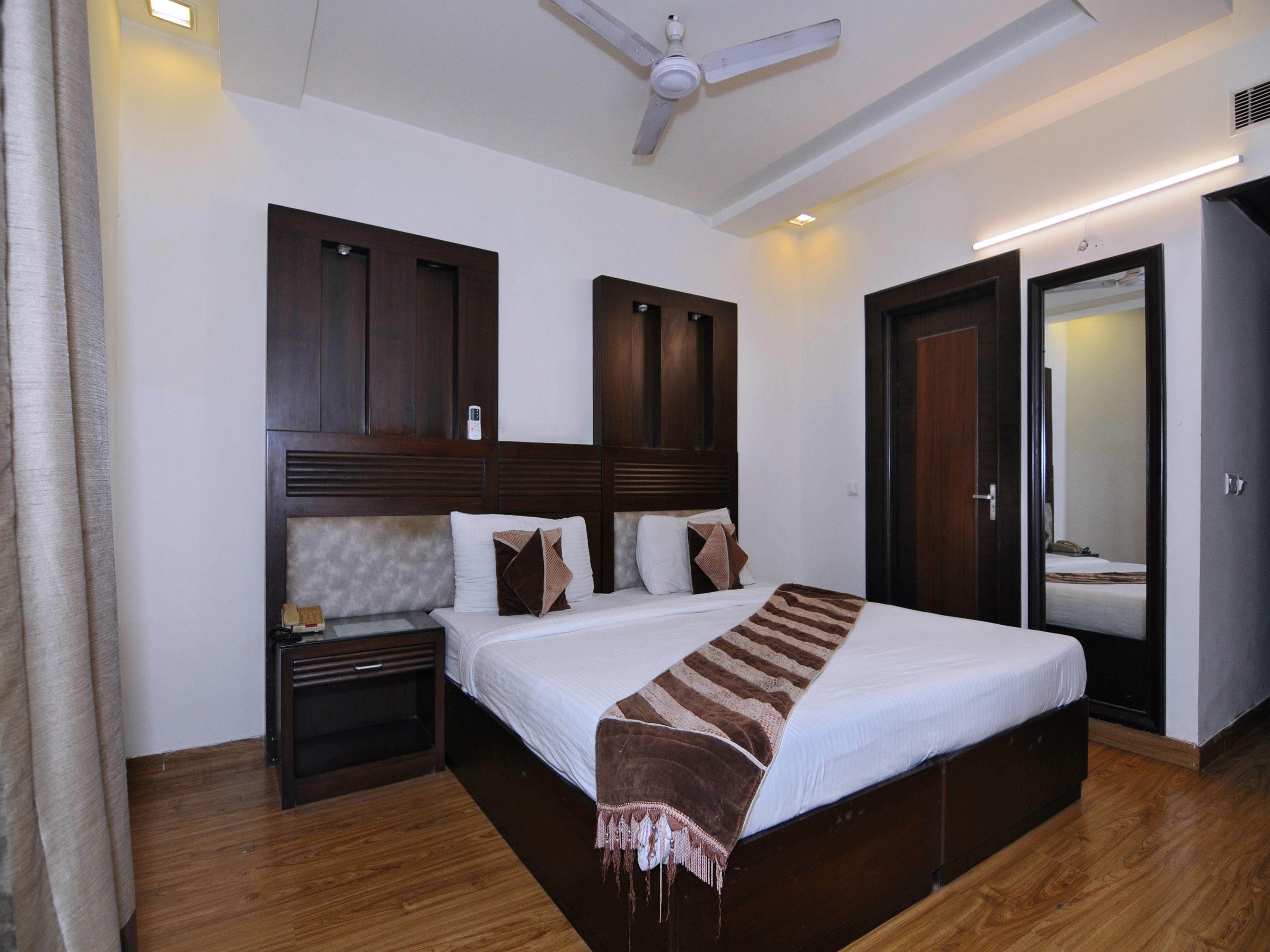 Oyo 6845 The Grand Hotel New Delhi