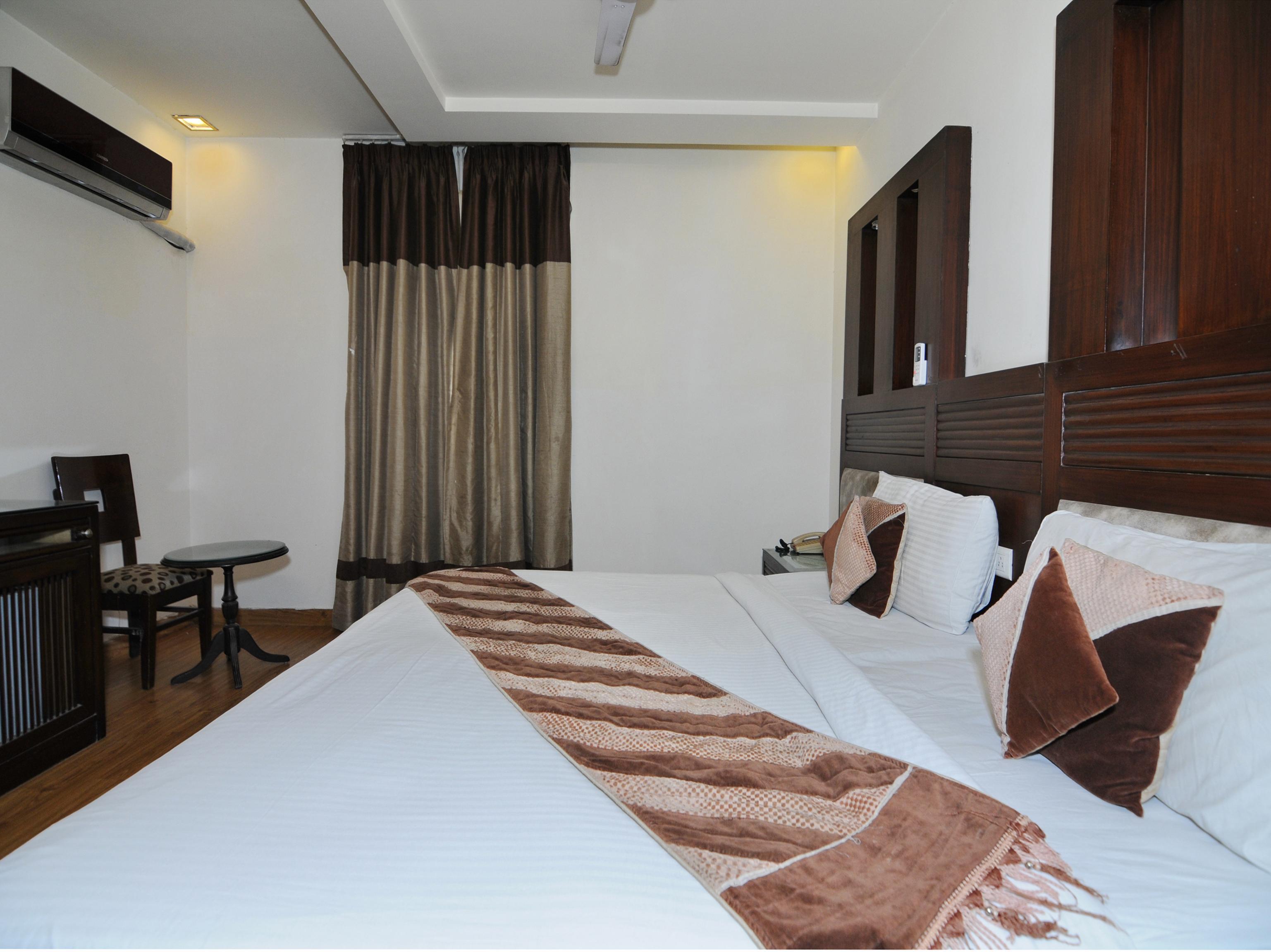 Oyo 6845 The Grand New Delhi