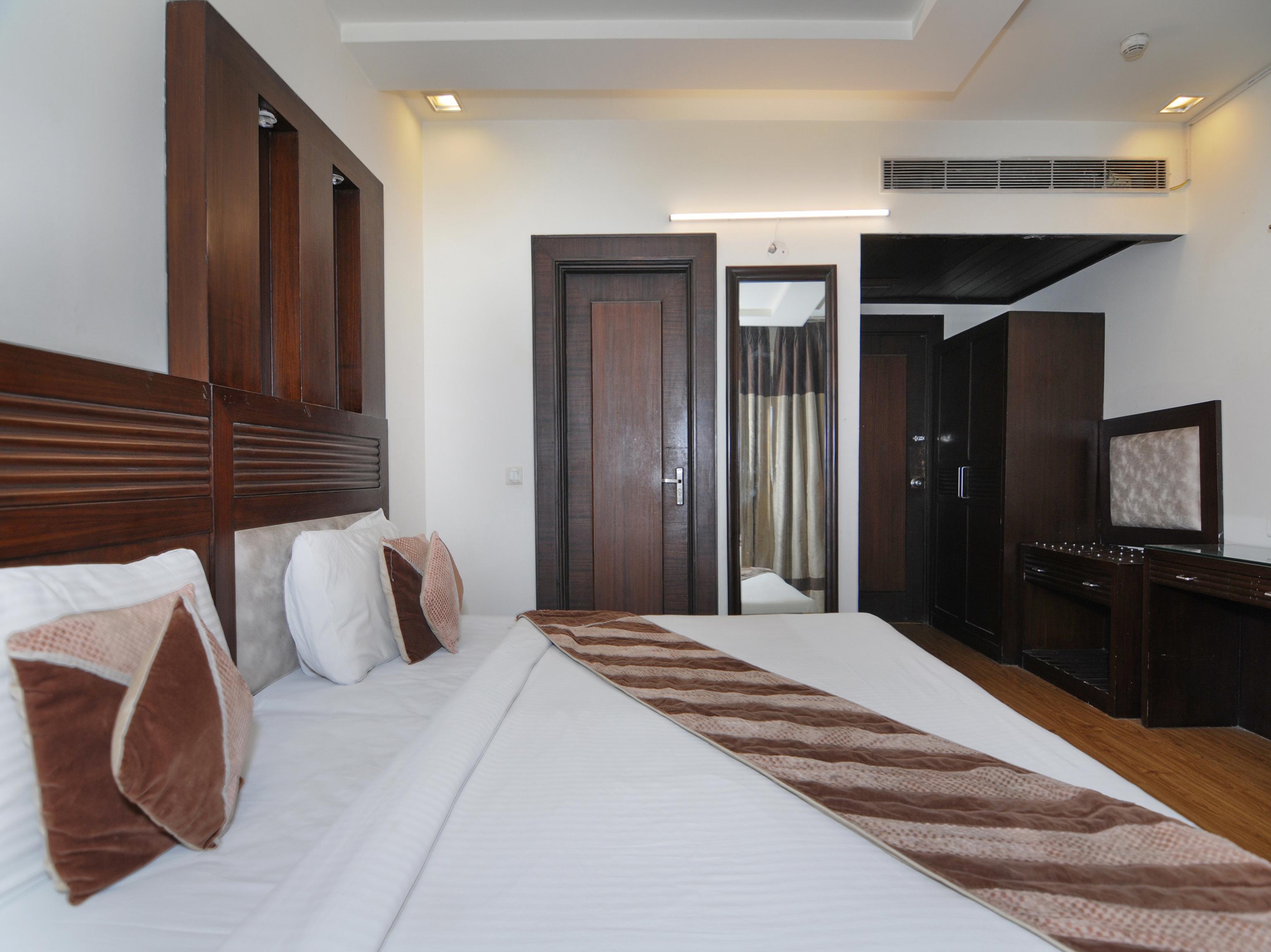 Hotel Oyo 6845 The Grand