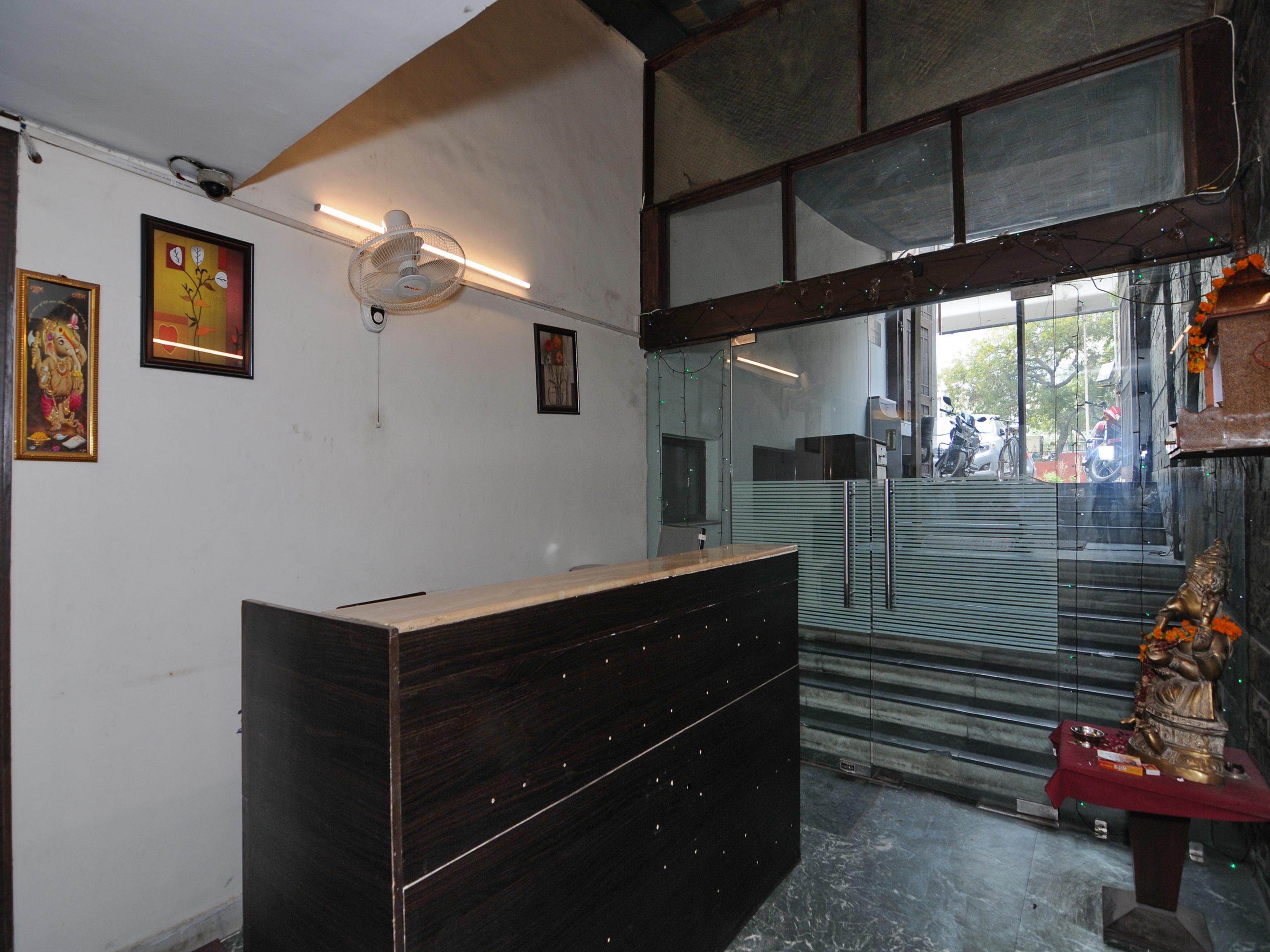 Hotel Oyo 6845 The Grand New Delhi