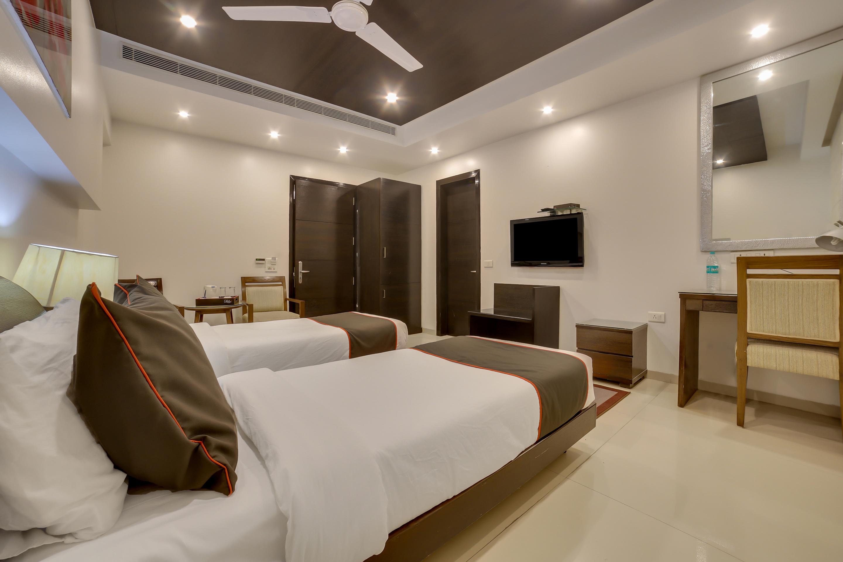Townhouse Oak Safdarjung Hotel 3*