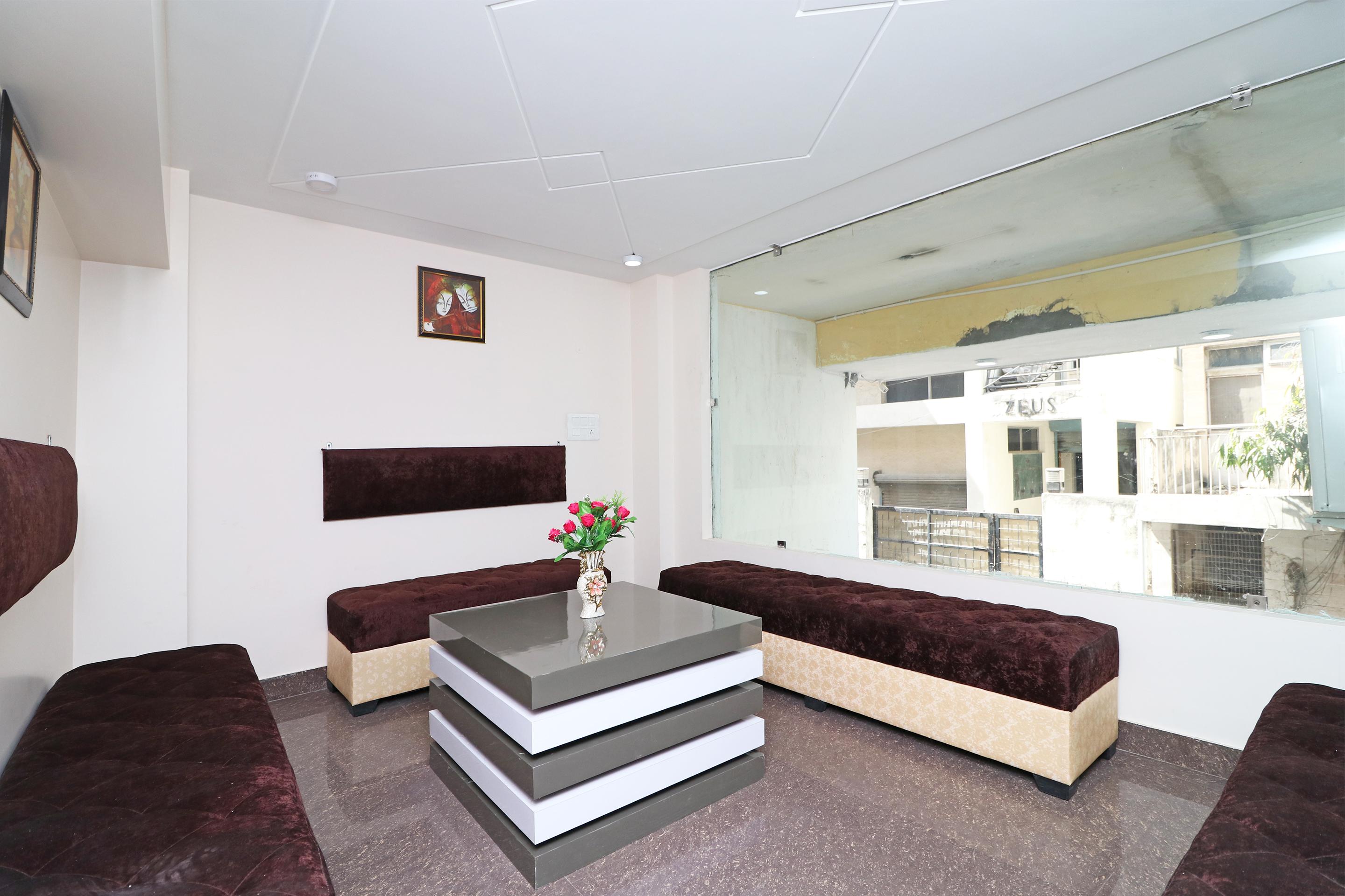 Oyo 12675 Star Hotel New Delhi