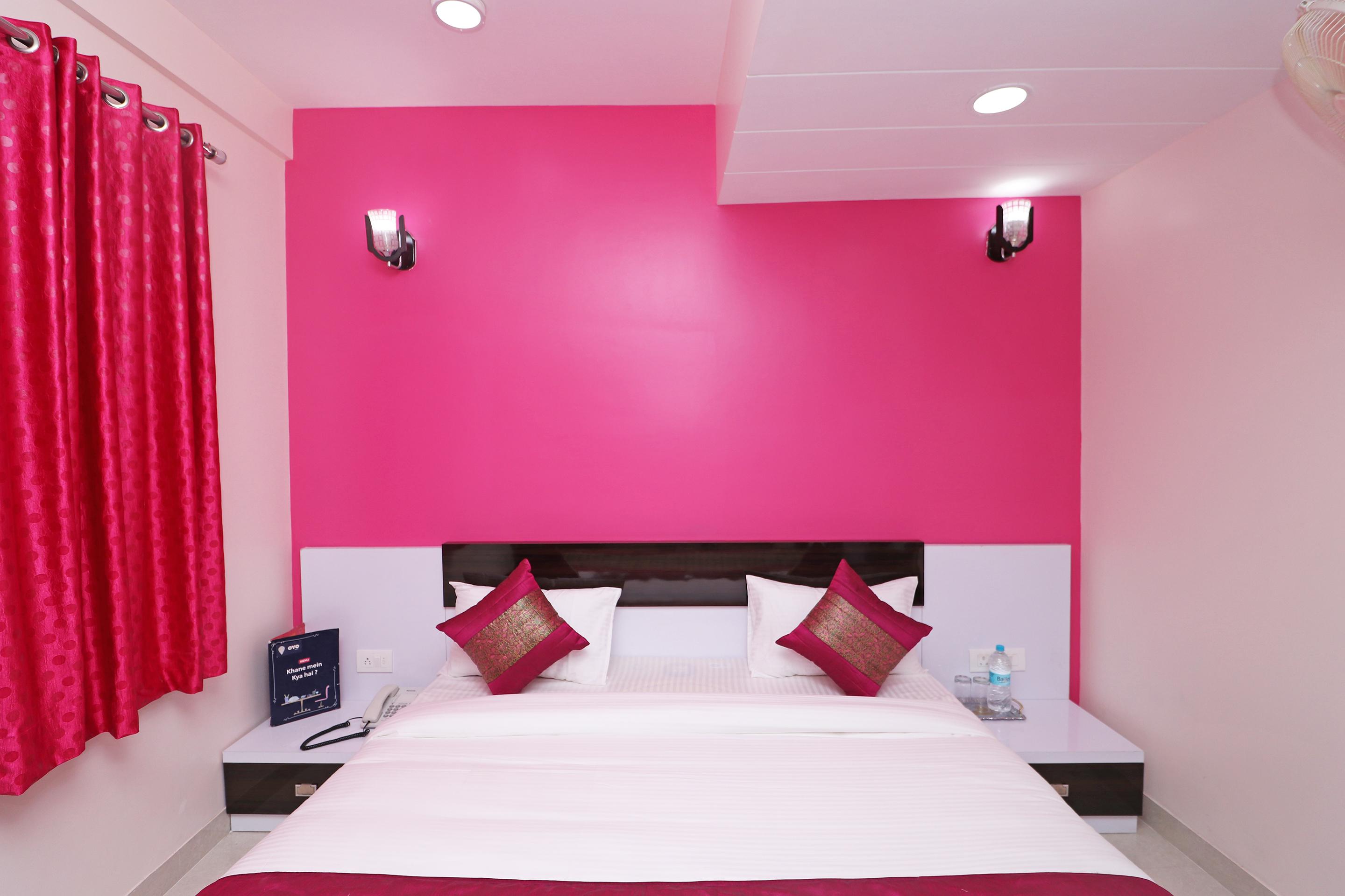 Oyo 12675 Star Hotel 3*