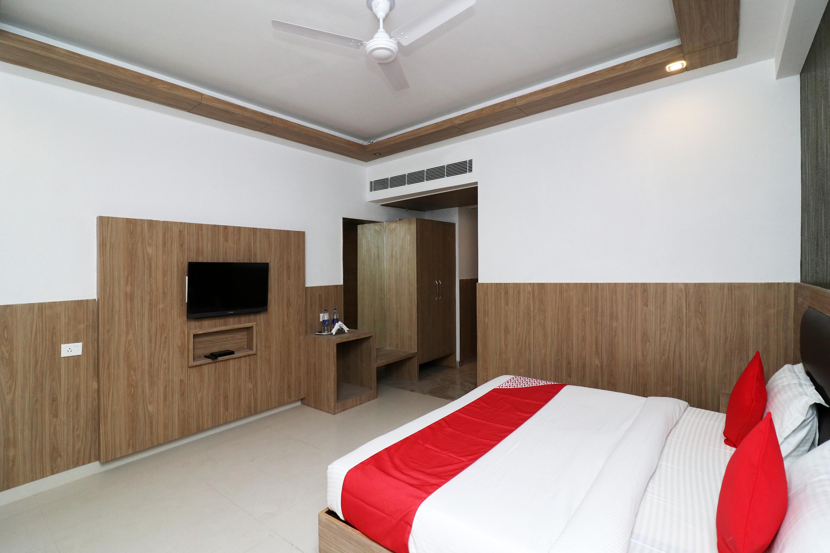 Hotel Capital O 24252 Rove N Salt New Delhi