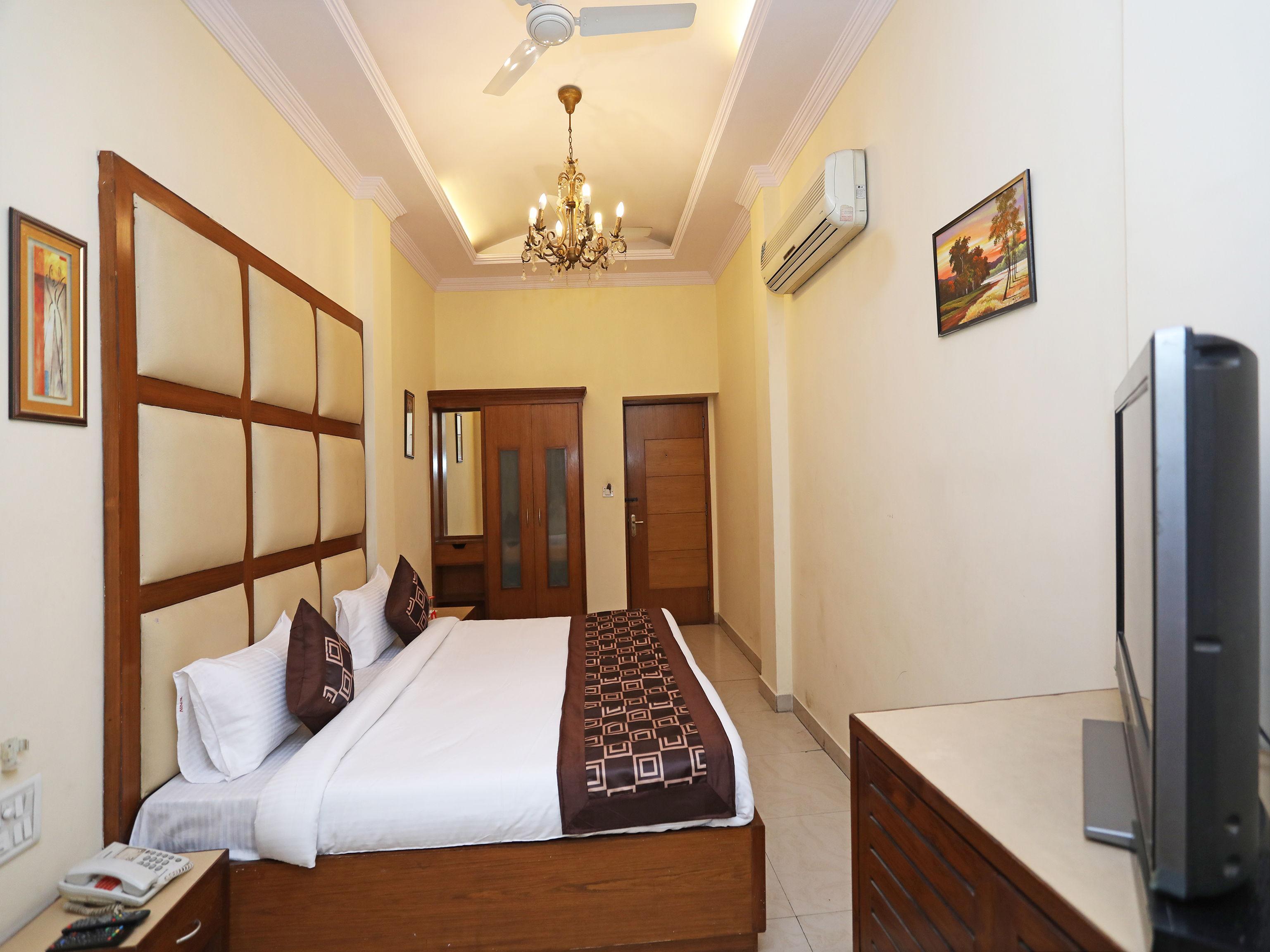Capital O 10750 Vivek 3* New Delhi