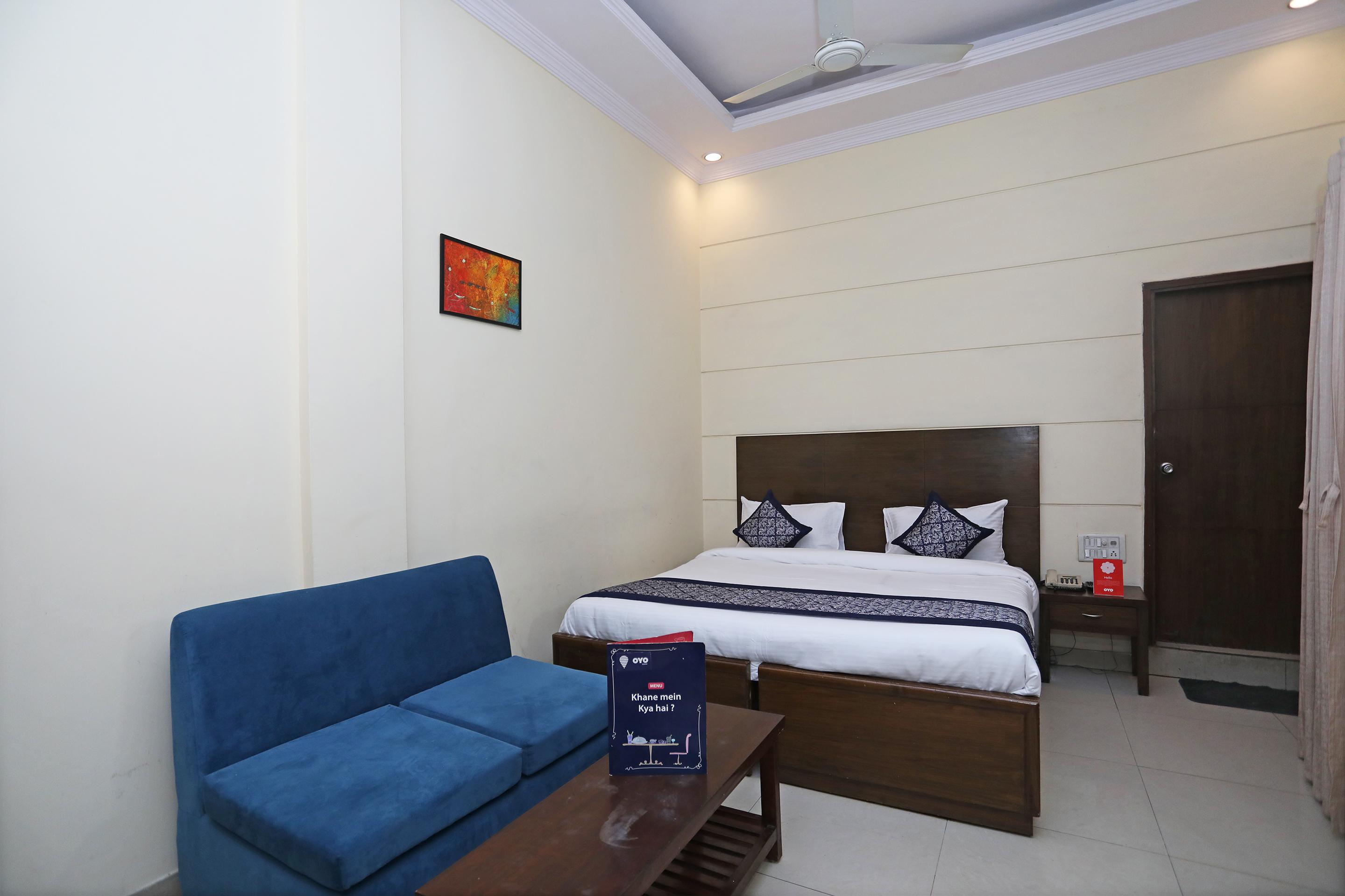 Capital O 10750 Vivek 3*