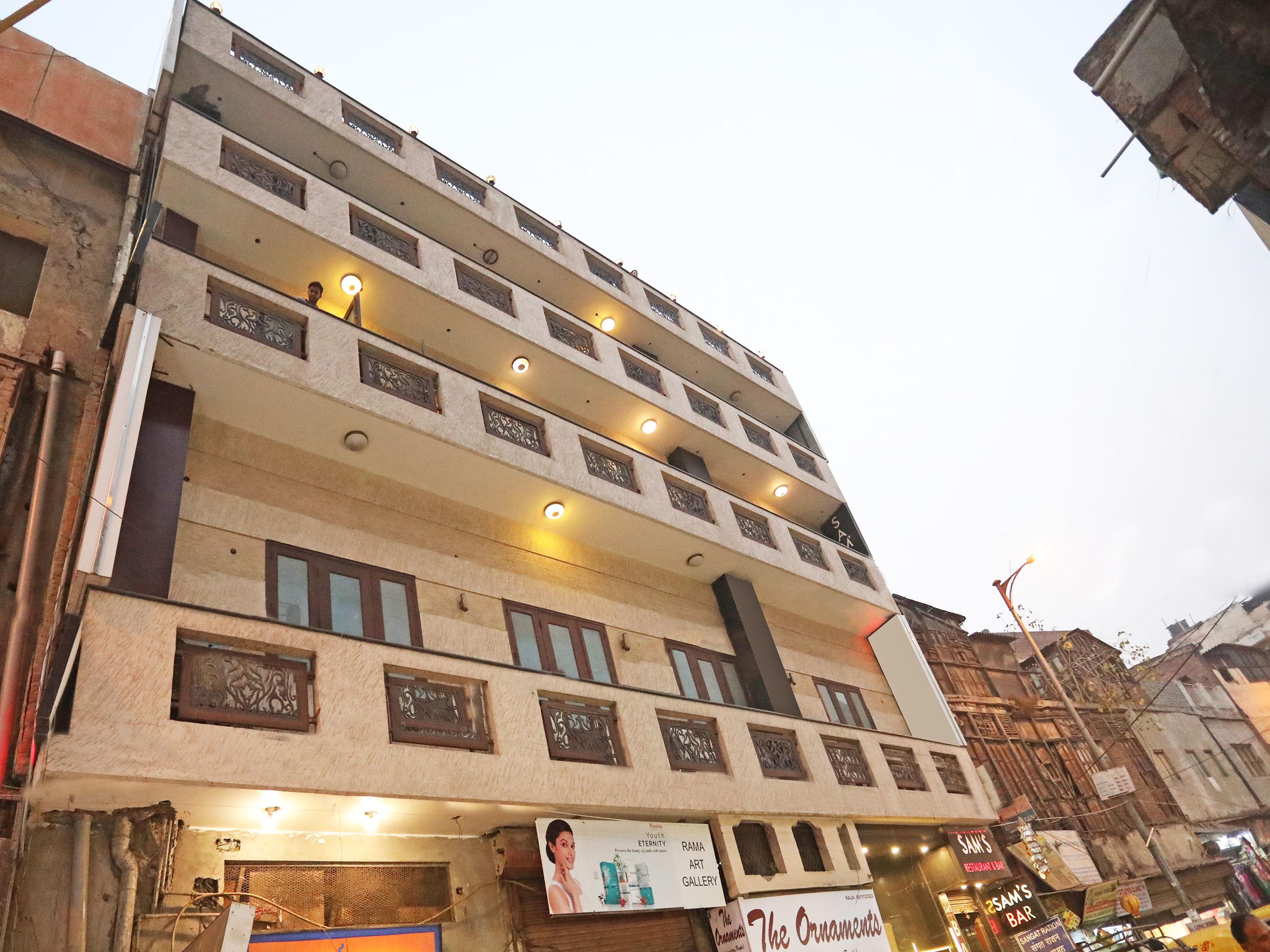 Capital O 10750 Vivek Hotel
