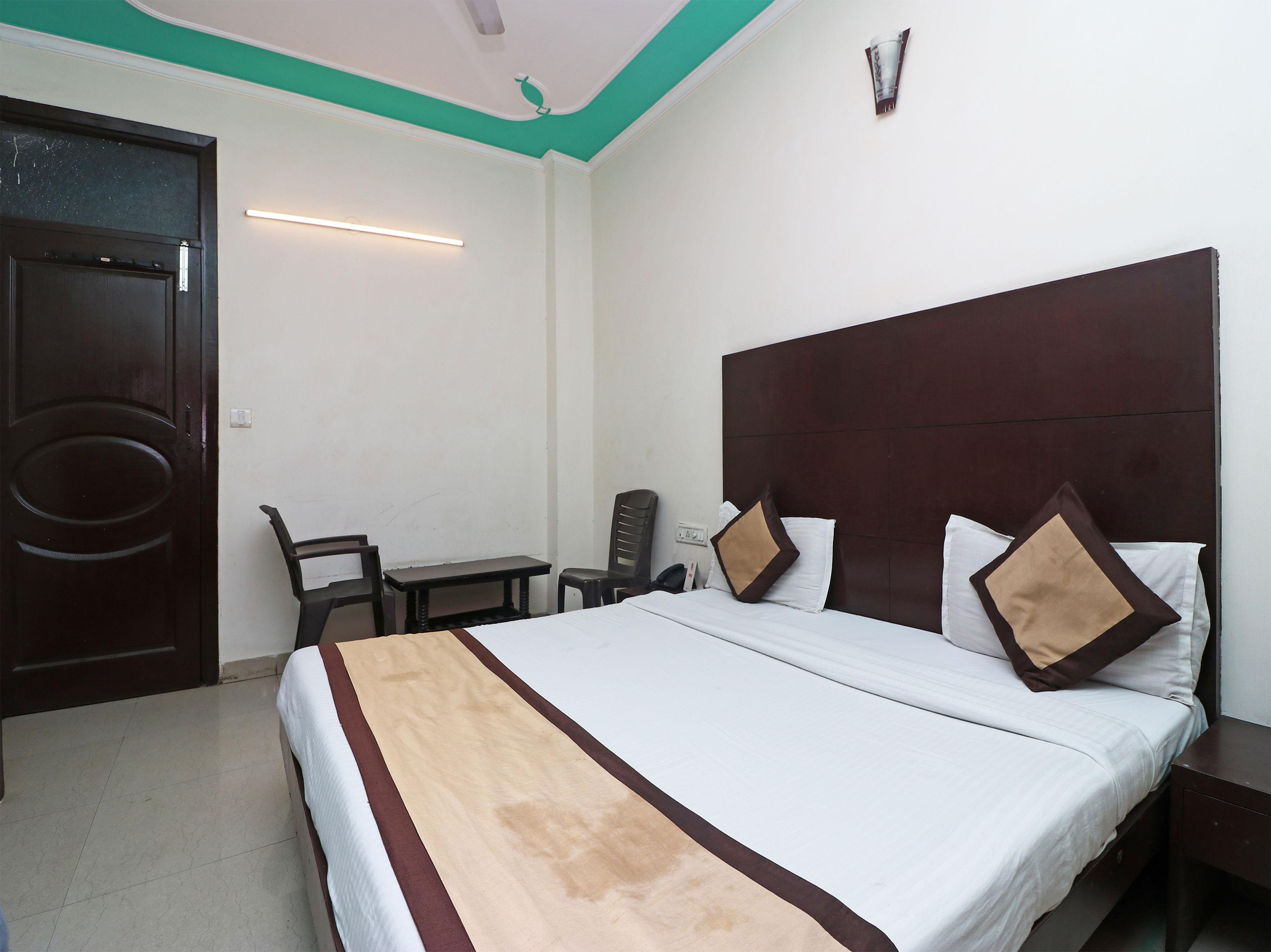 O Aura Palace Deluxe New Delhi