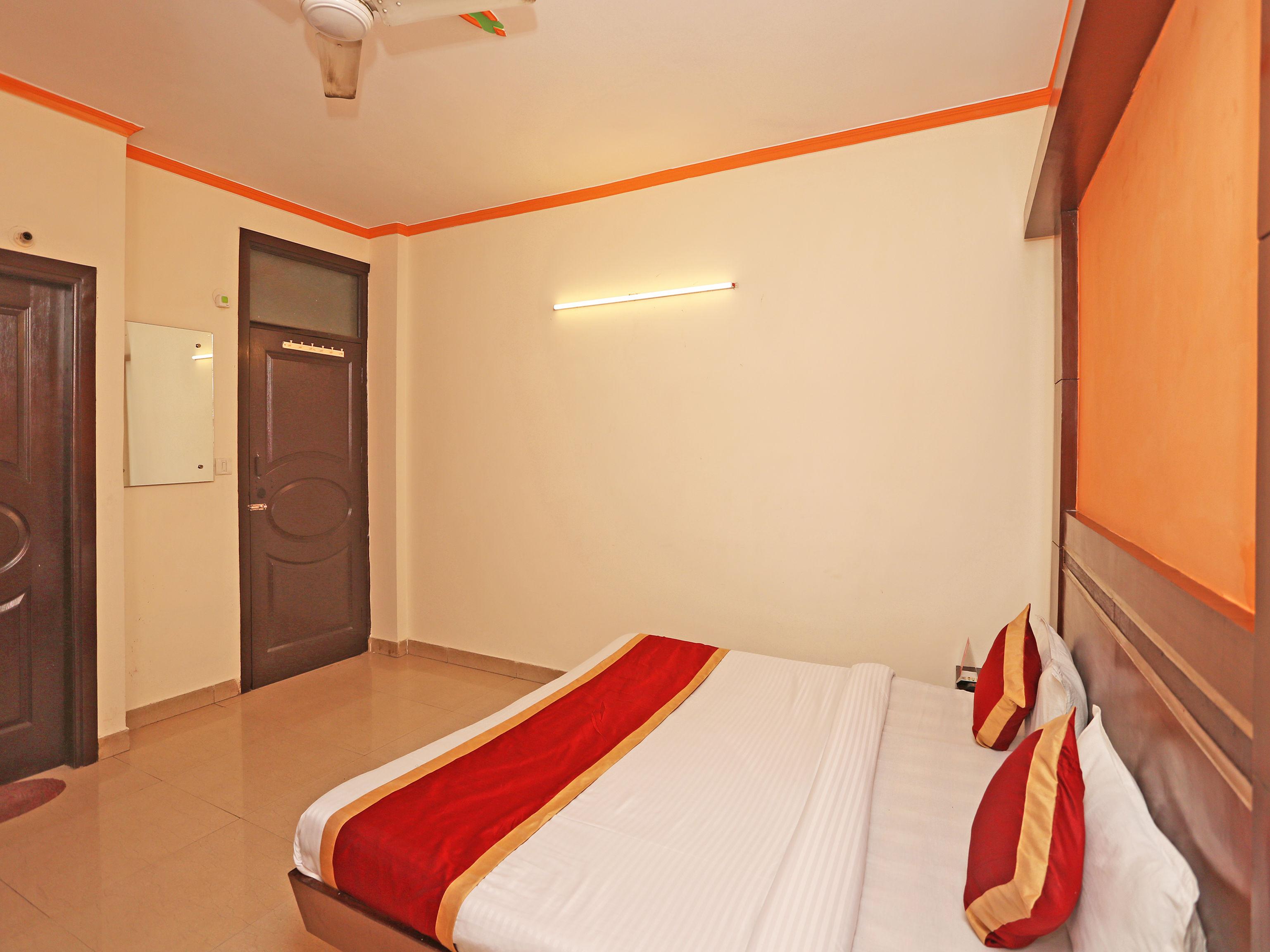 O Aura Palace Deluxe 4* New Delhi