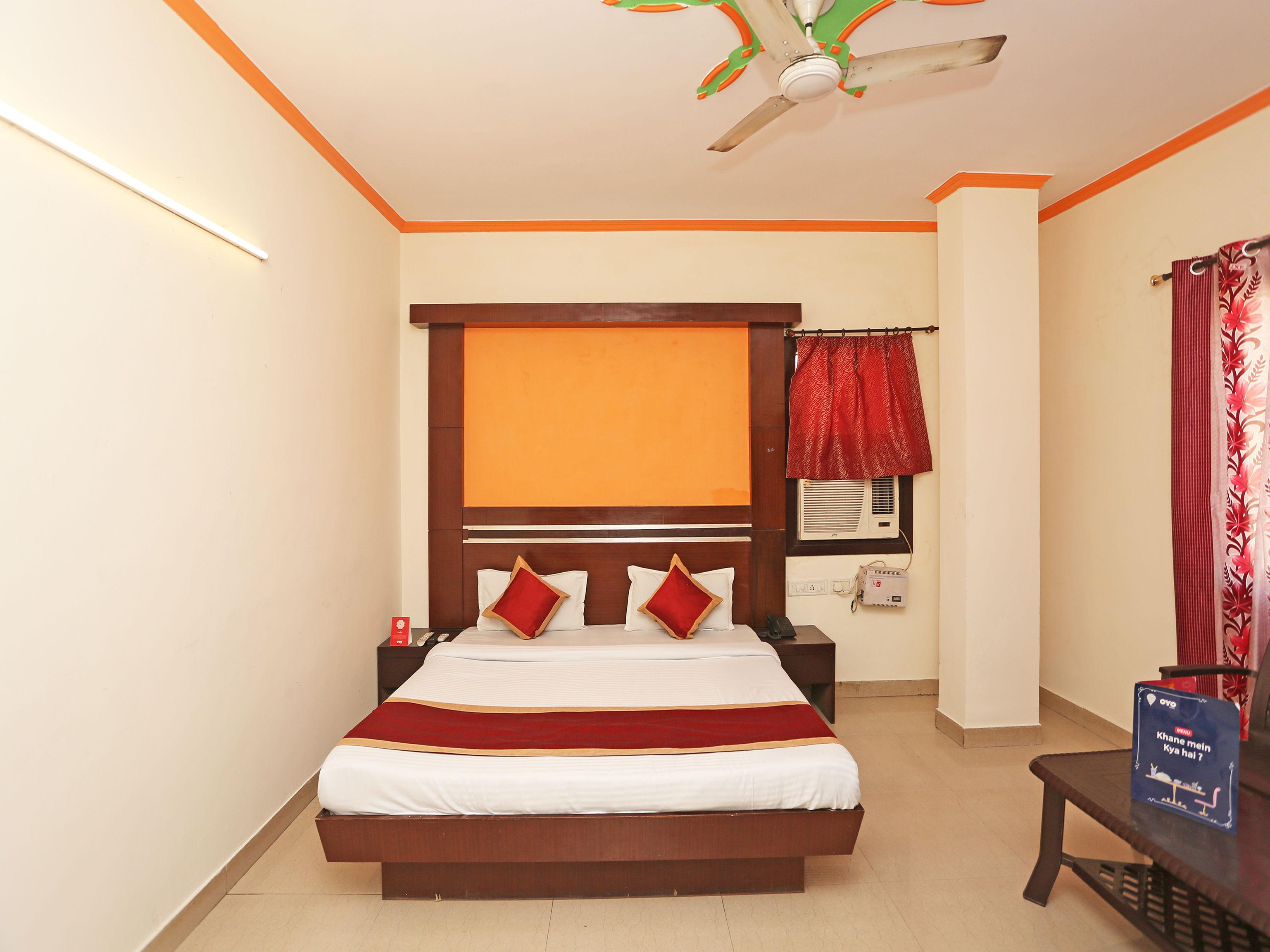 Hotel O Aura Palace Deluxe 4*