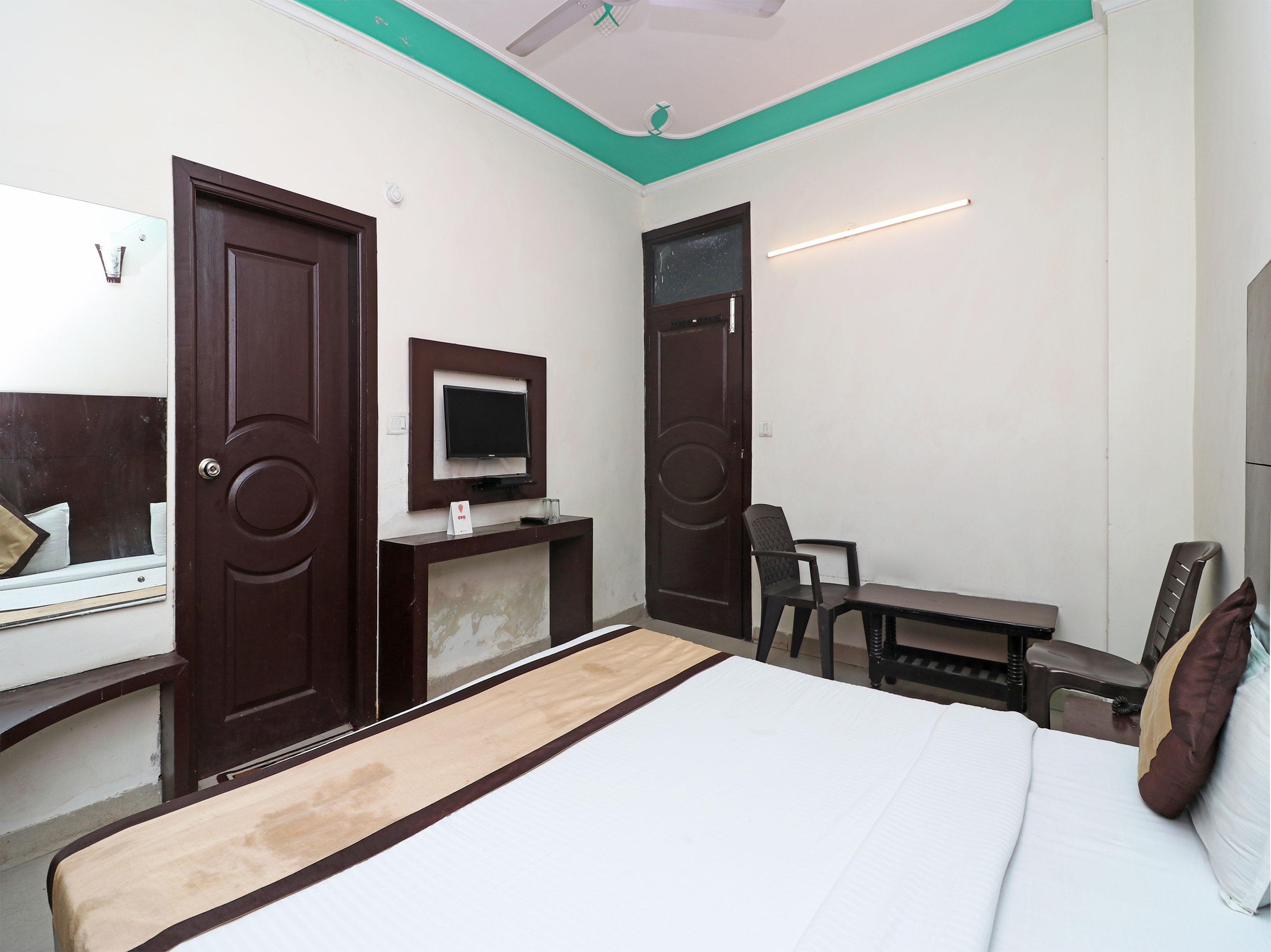Hotel O Aura Palace Deluxe 4*