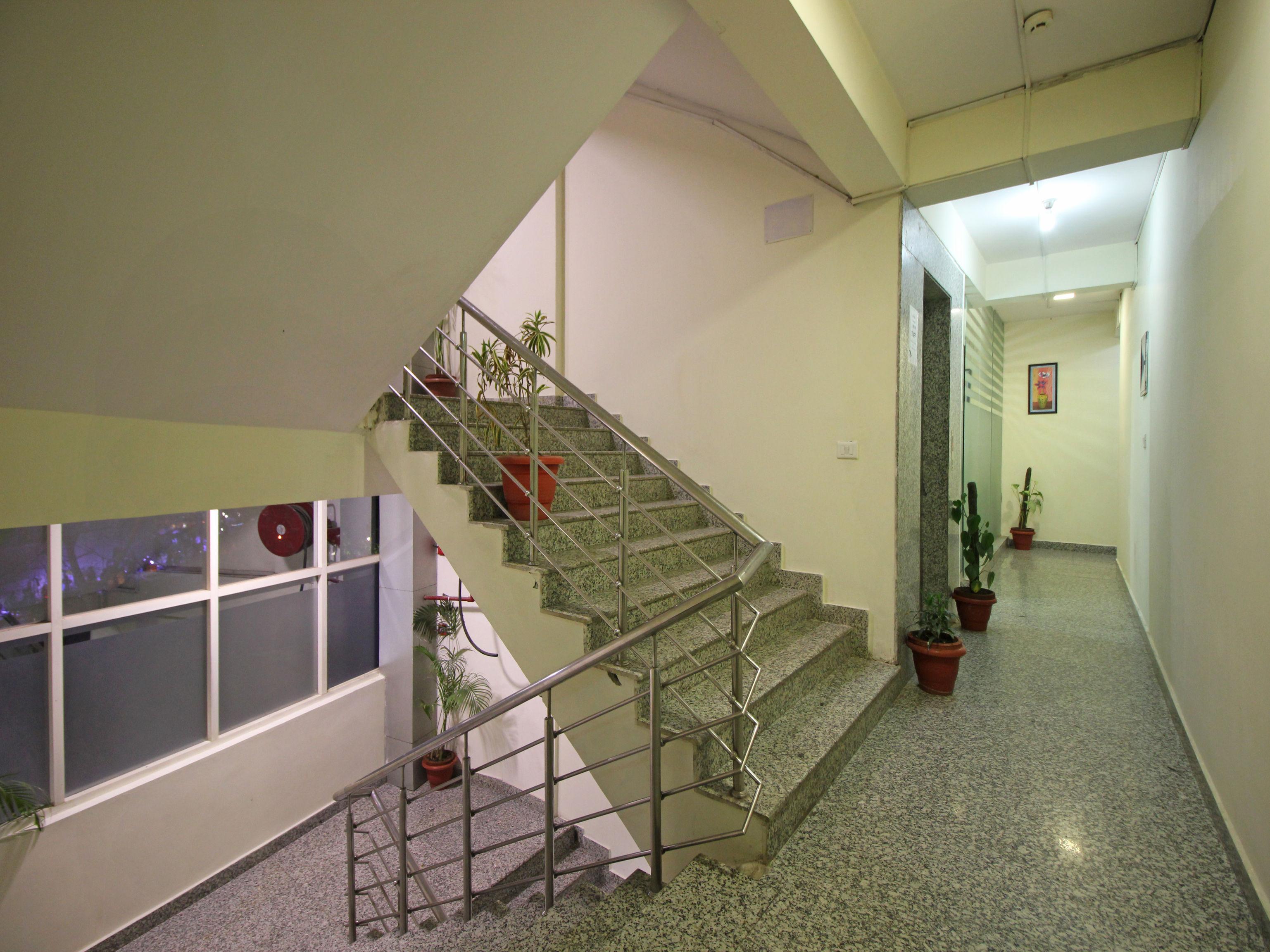 Guest house Flagship 9046 Hotel Metro Star 3*