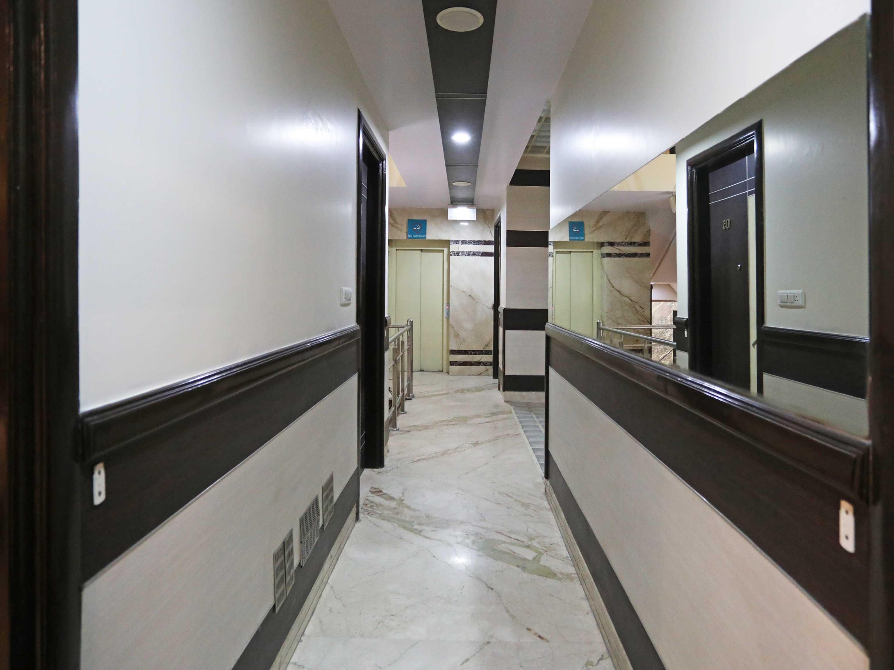 Capital O Metro View Near Satyam Inox Patel Nagar 3* New Delhi