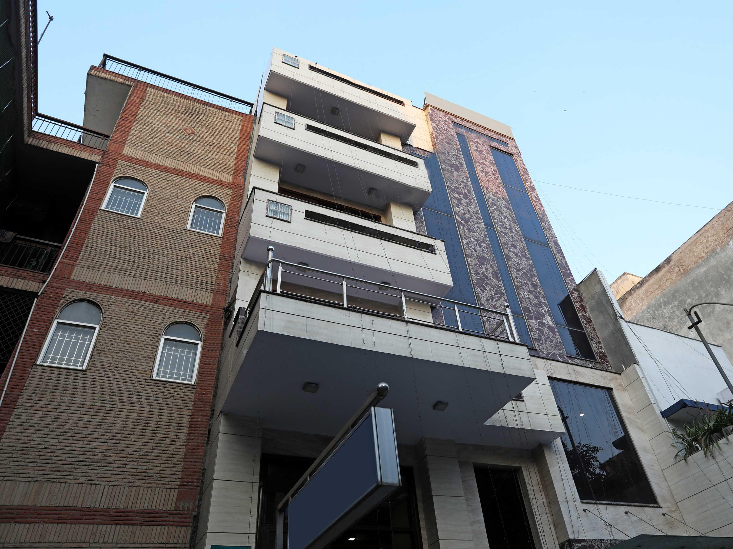 Capital O Metro View Near Satyam Inox Patel Nagar 3*