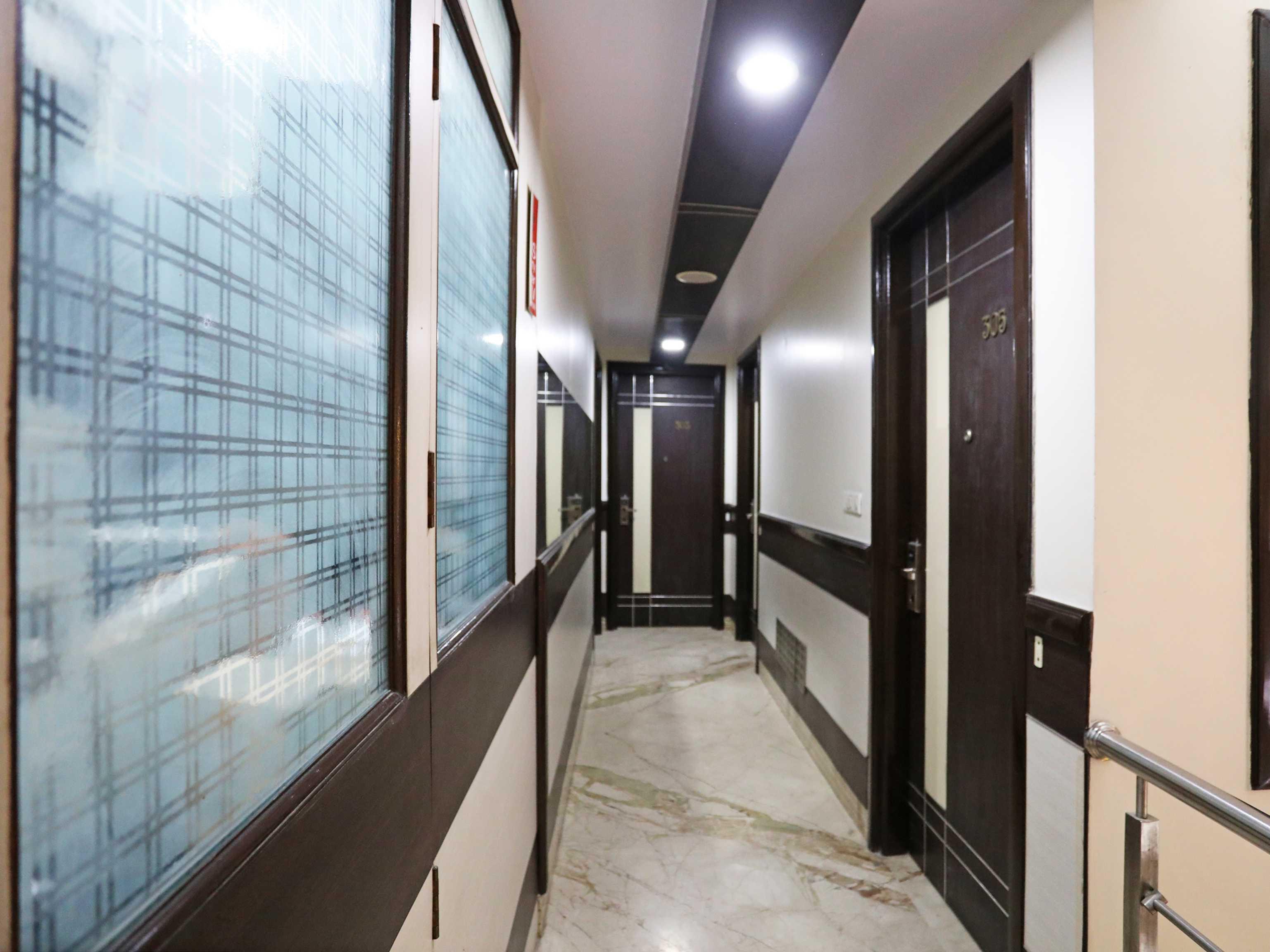 Capital O Metro View Near Satyam Inox Patel Nagar Hotel New Delhi