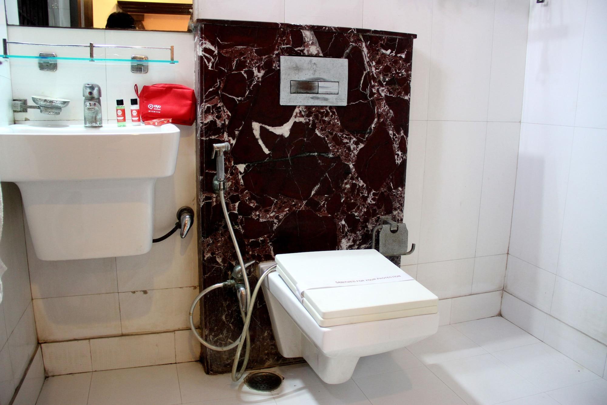 Capital O Metro View Near Satyam Inox Patel Nagar Hotel 3*